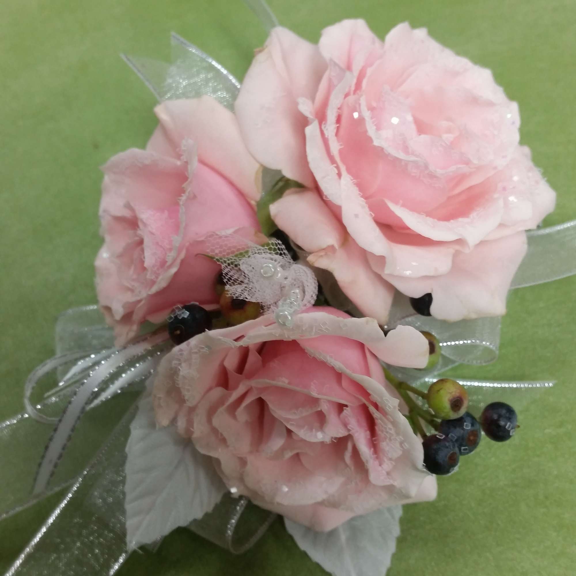 Flowers and ribbon color can be different for your dress.