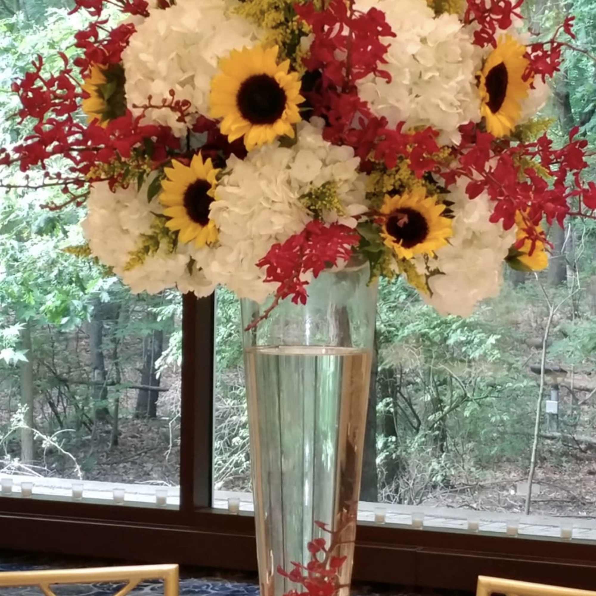 Sunflowers and hydrangea mix 