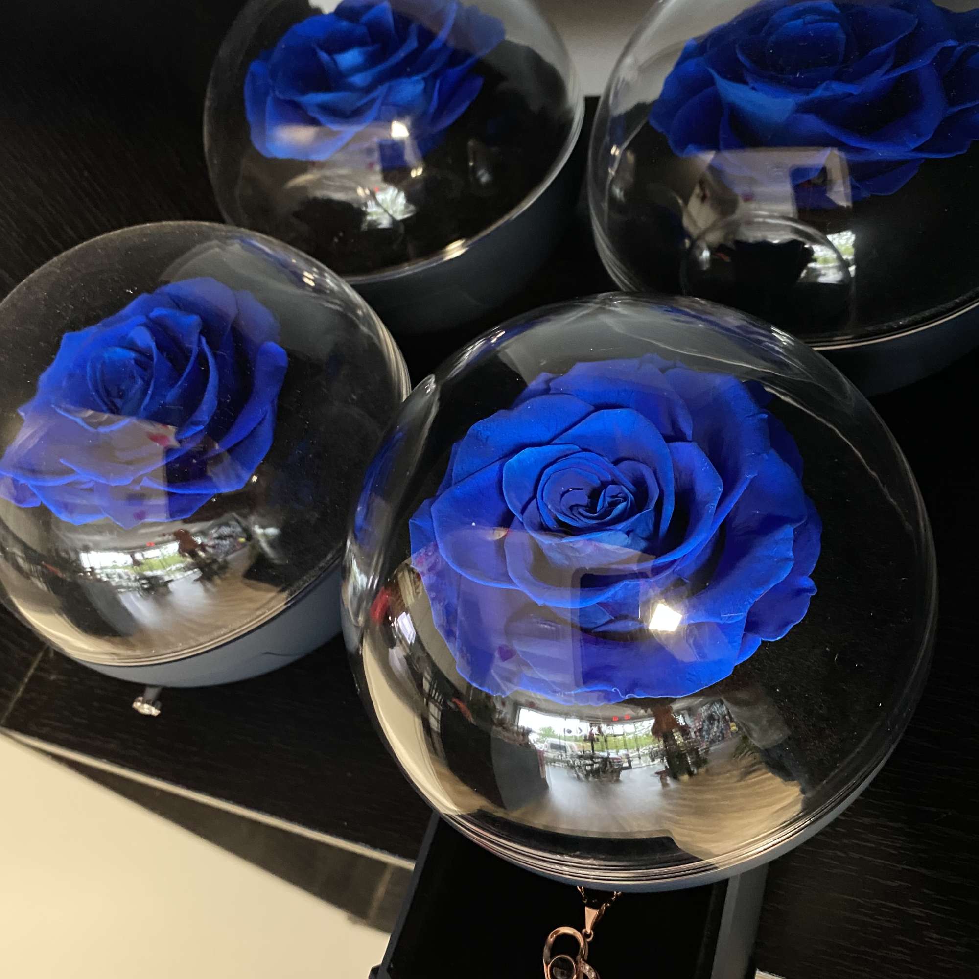 This preserved rose with a rose gold tone necklace is the perfect