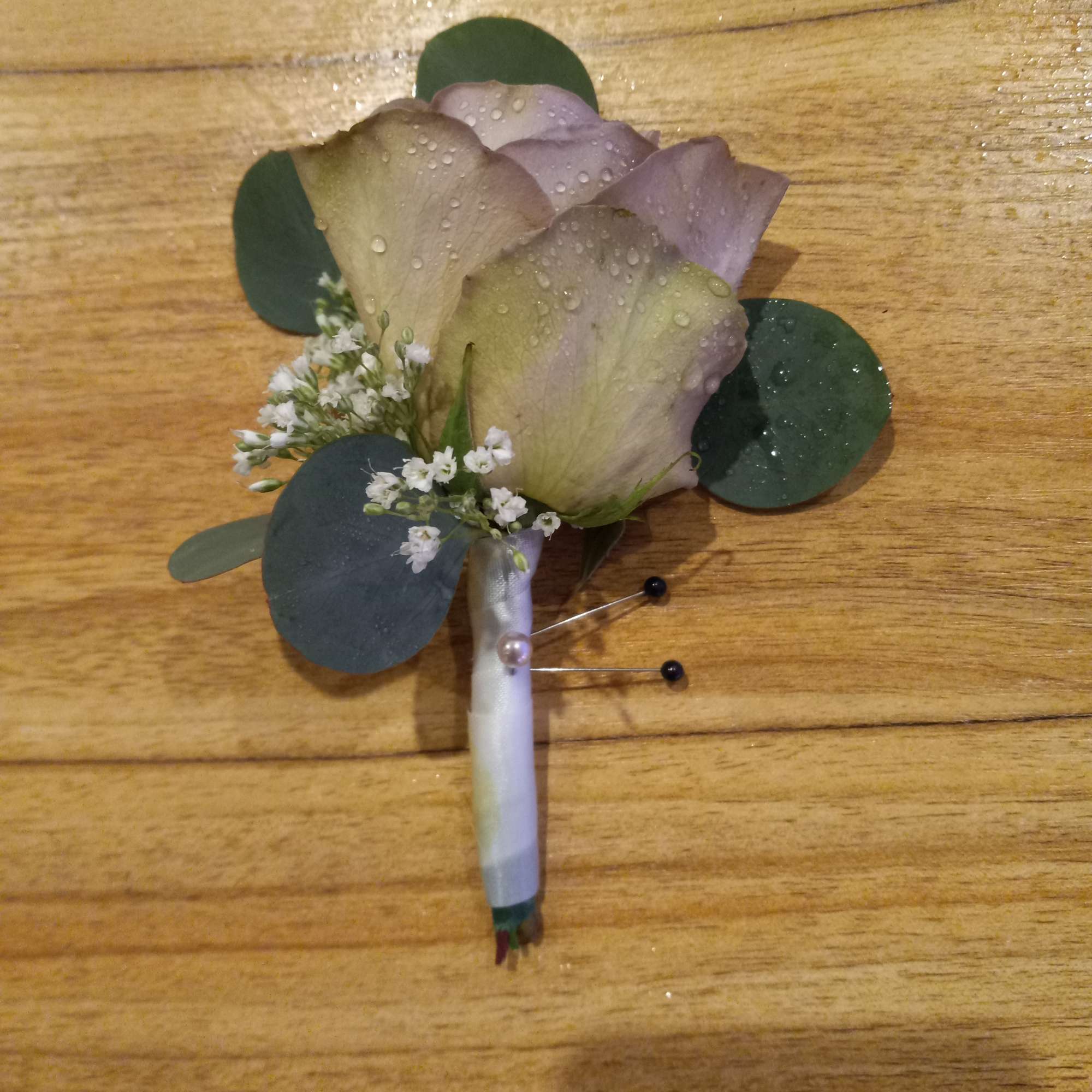 Beautiful boutonnieres for the proms or weddings 