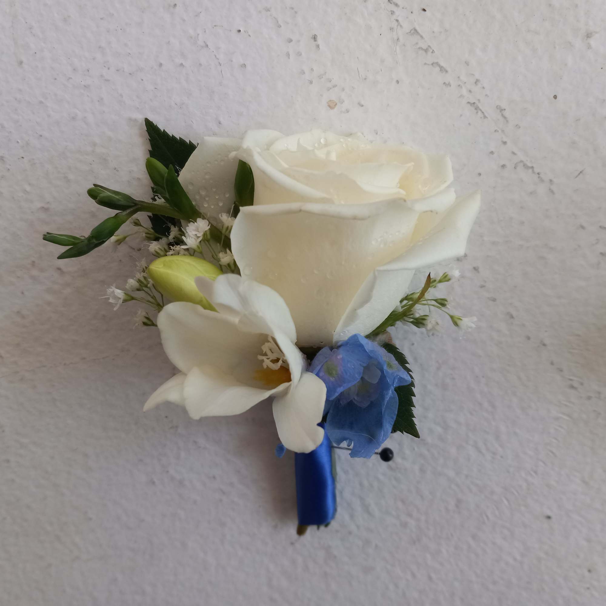 Beautiful boutonnieres for the proms or weddings 