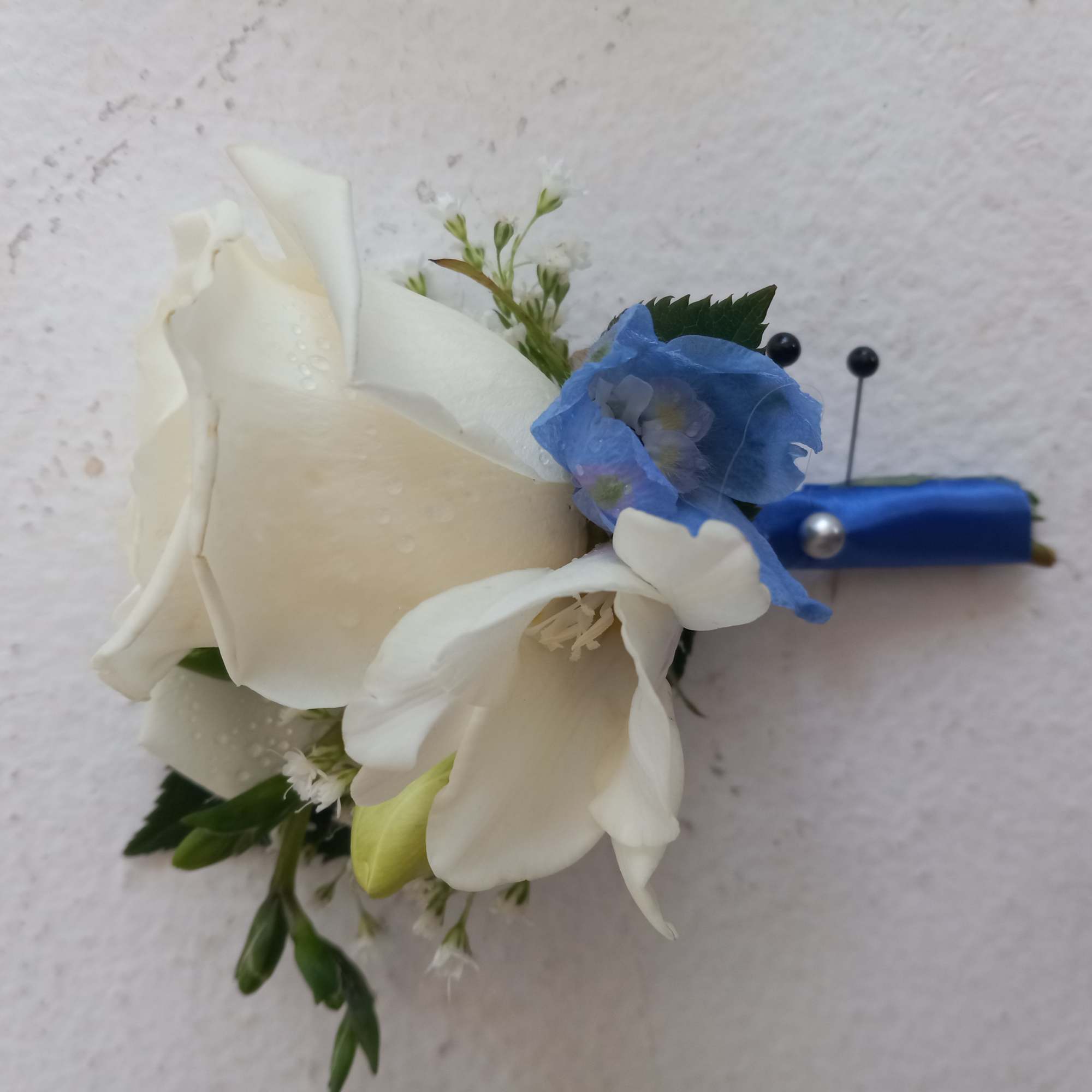 Beautiful boutonnieres for the proms or weddings 