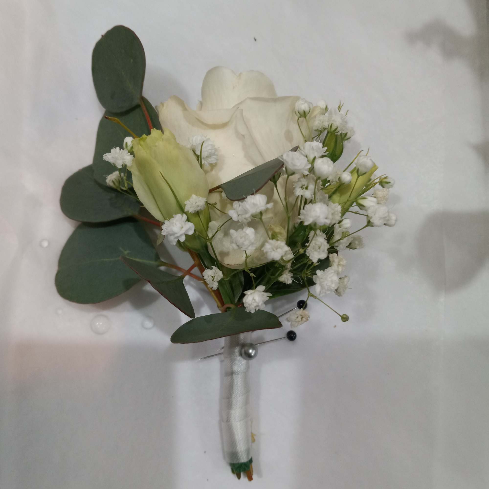 Beautiful boutonnieres for the proms or weddings 