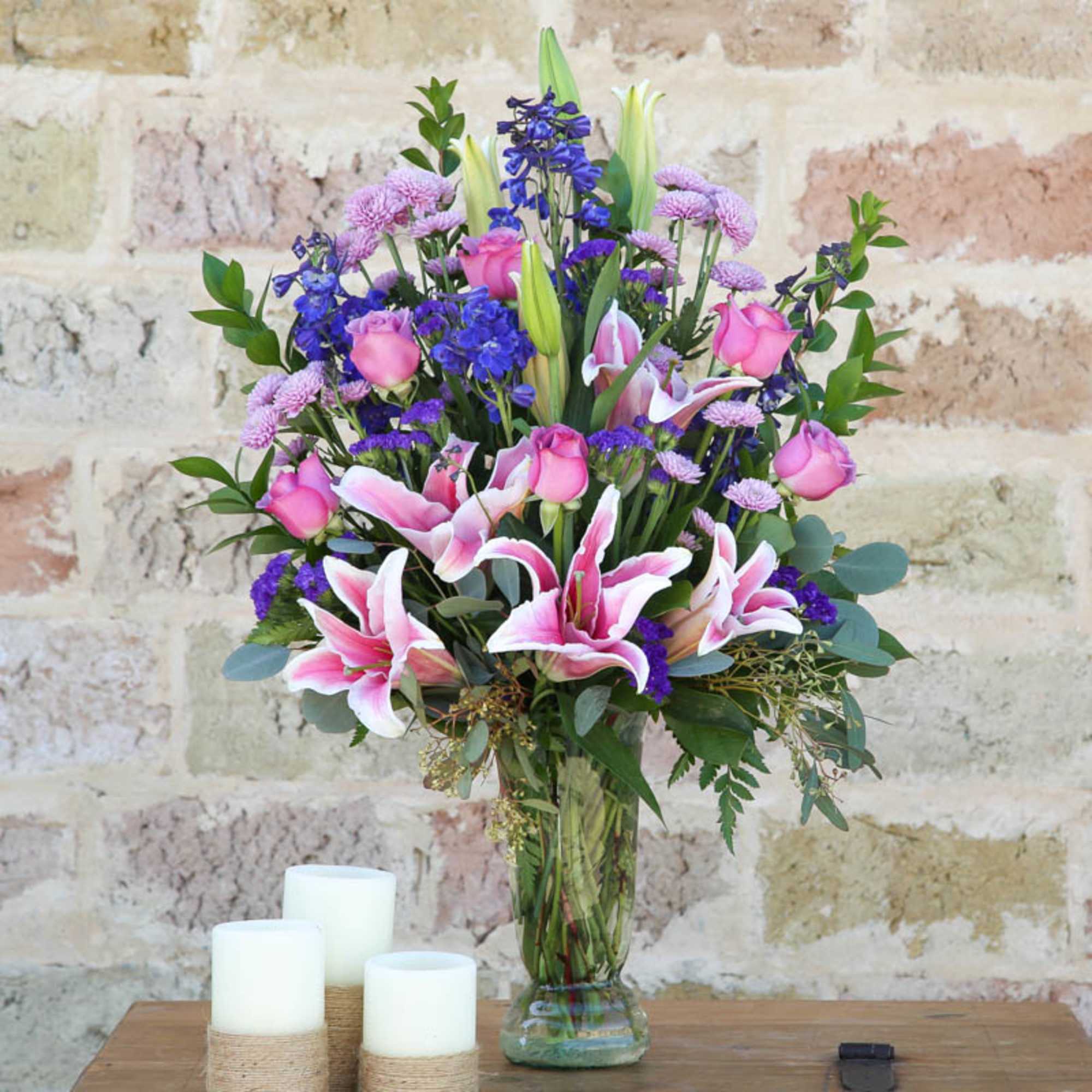 EVERYONE DESERVES TO KNOW HOW MUCH YOU CARE. PINK ROSES
ARE KNOWN TO