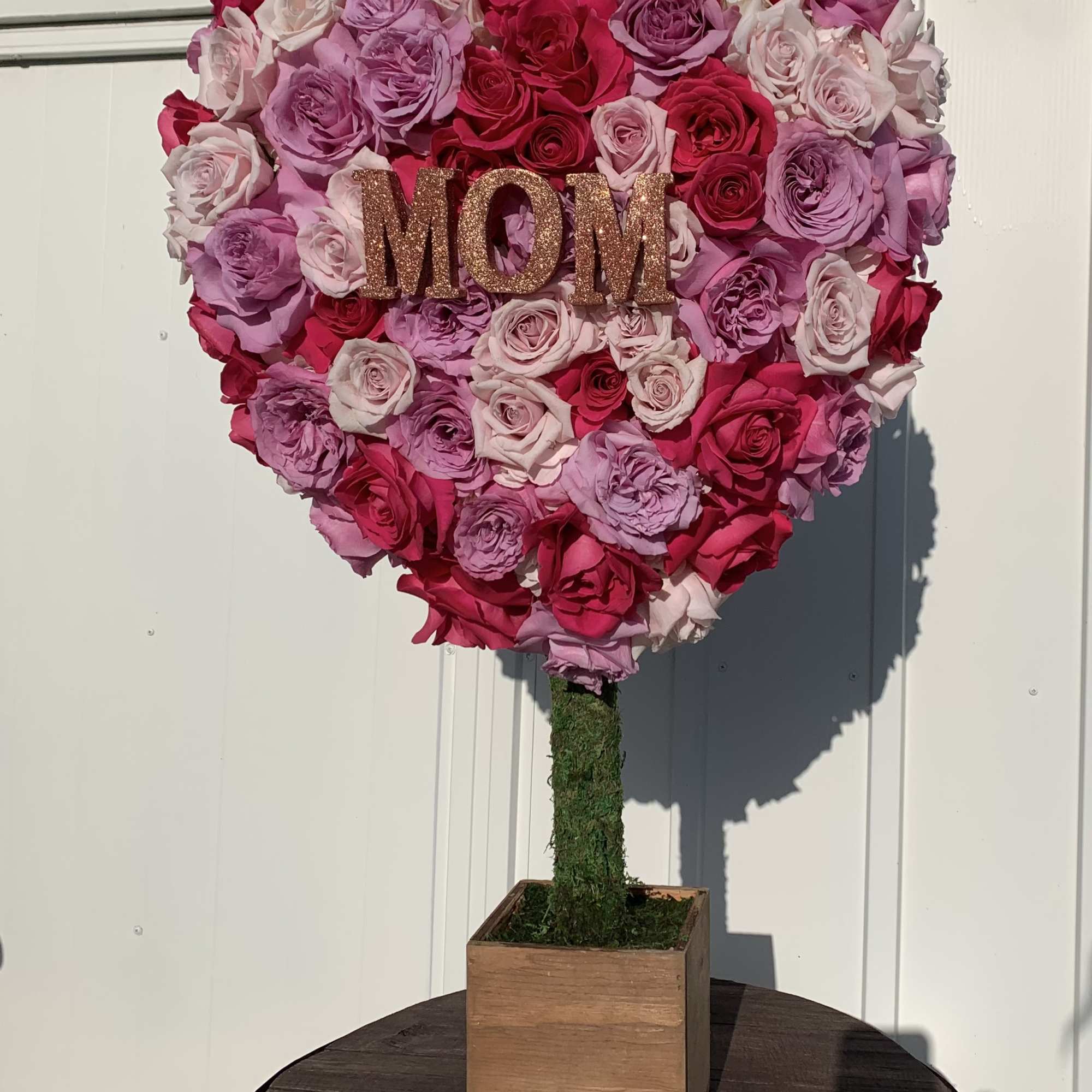 75 Ecuadorian roses in 3 diferentes  shapes of pink color .