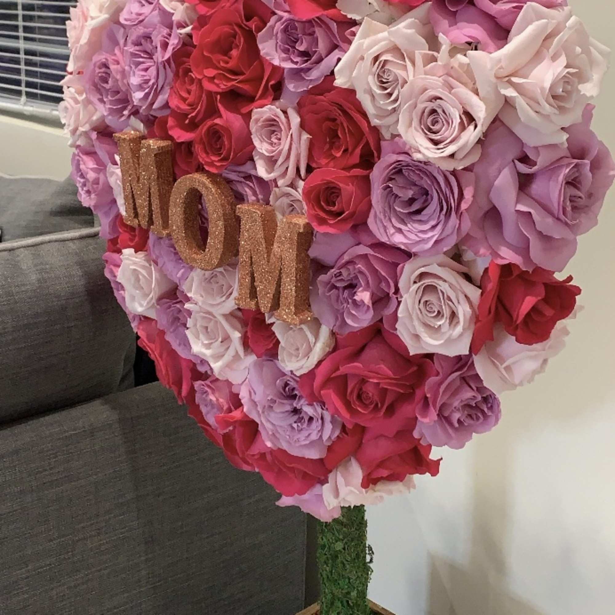 75 Ecuadorian roses in 3 diferentes  shapes of pink color .