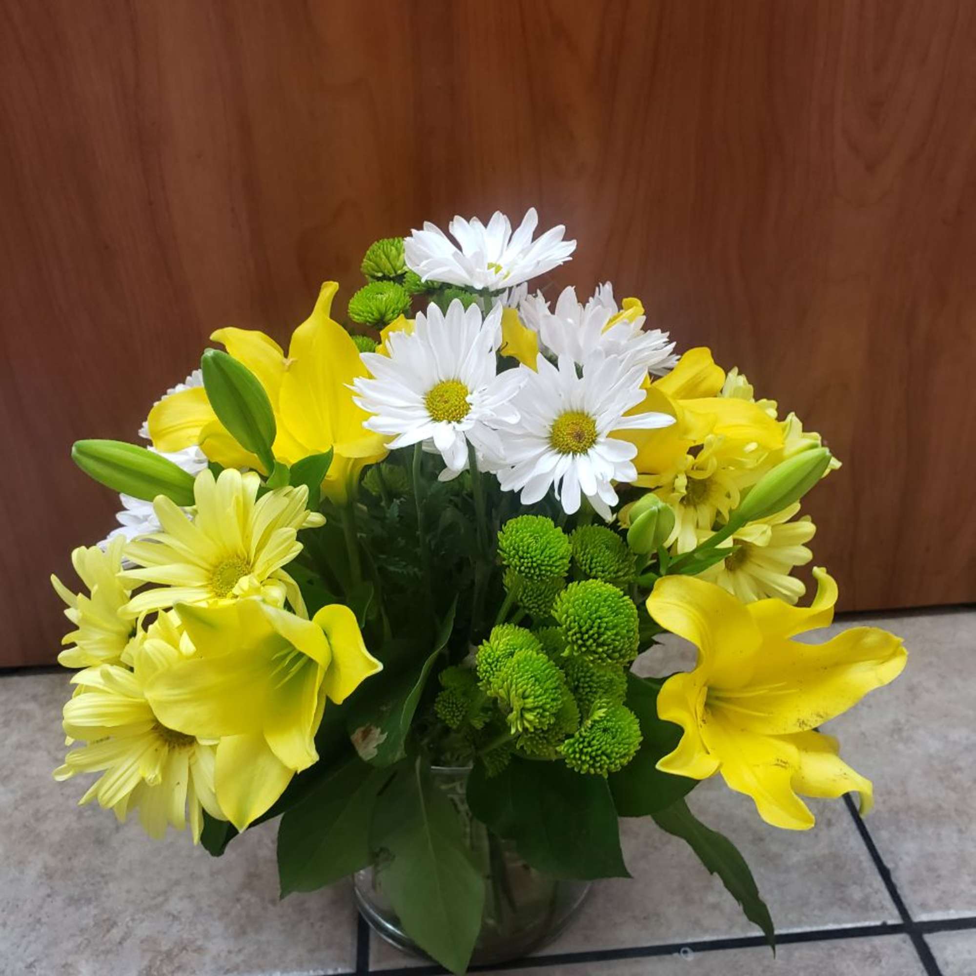 3 stem of white daisy, 3 stems  yellow daisy, 2 yellow