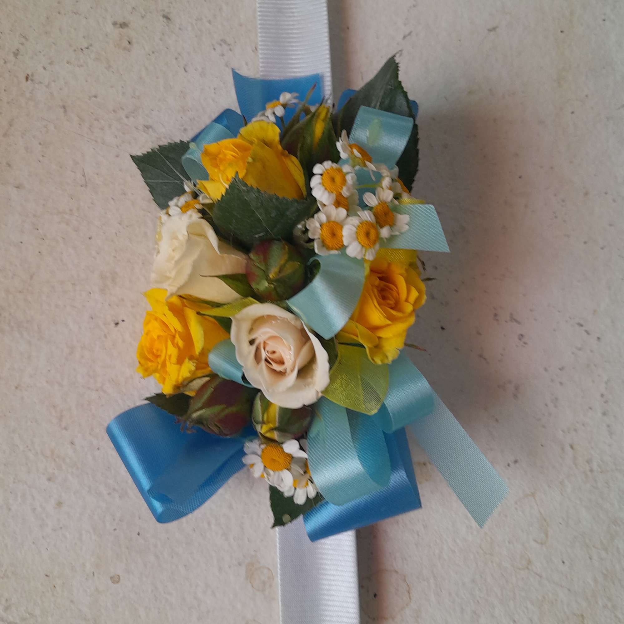 Beautiful warm midsummer wedding colors of yellow roses, light blue delphinium and