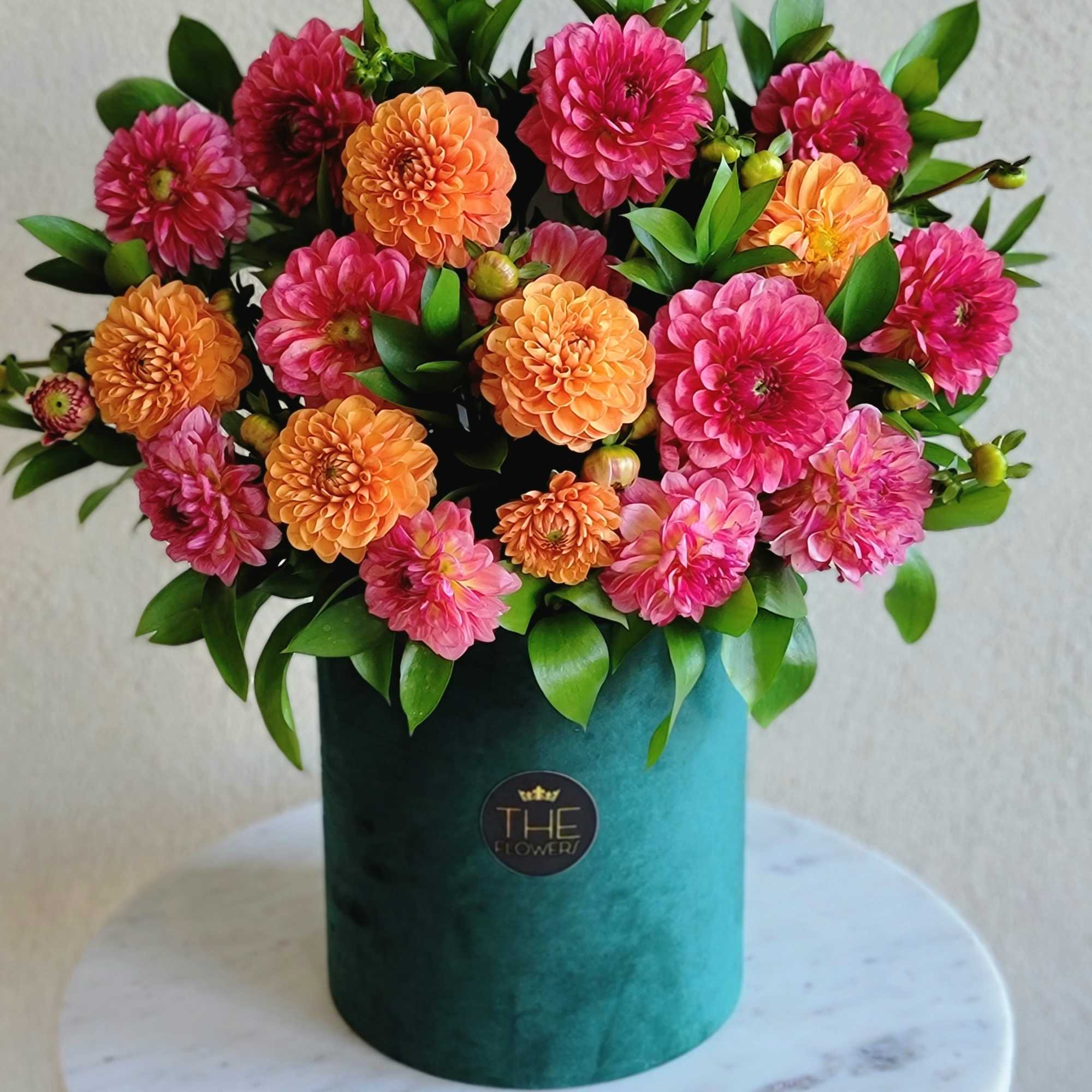The composition made up of dahlias will definitely appeal to connoisseurs of
