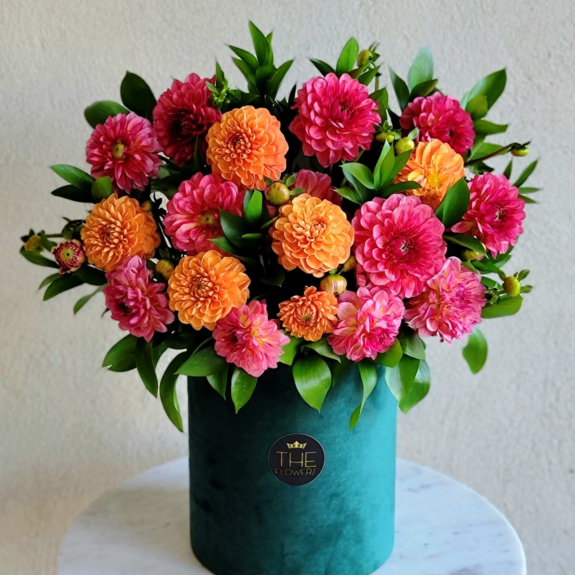 The composition made up of dahlias will definitely appeal to connoisseurs of