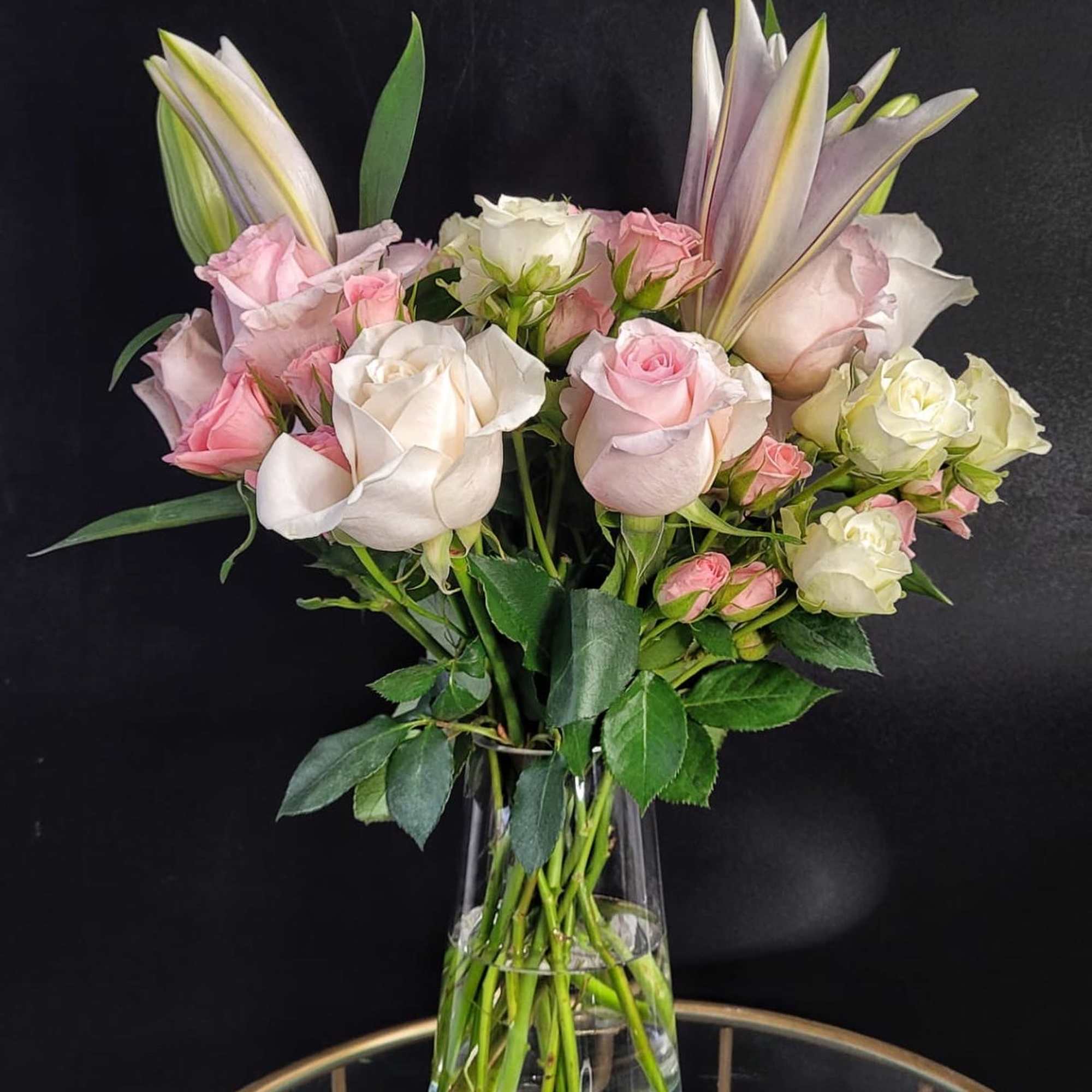 The mixed flower bouquet features a selection in classy and subtle hues.