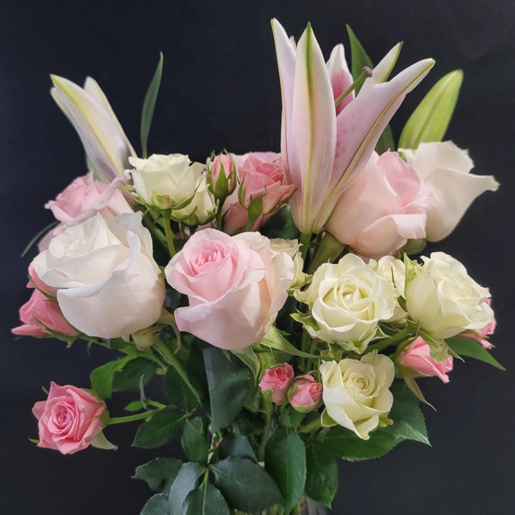 The mixed flower bouquet features a selection in classy and subtle hues.