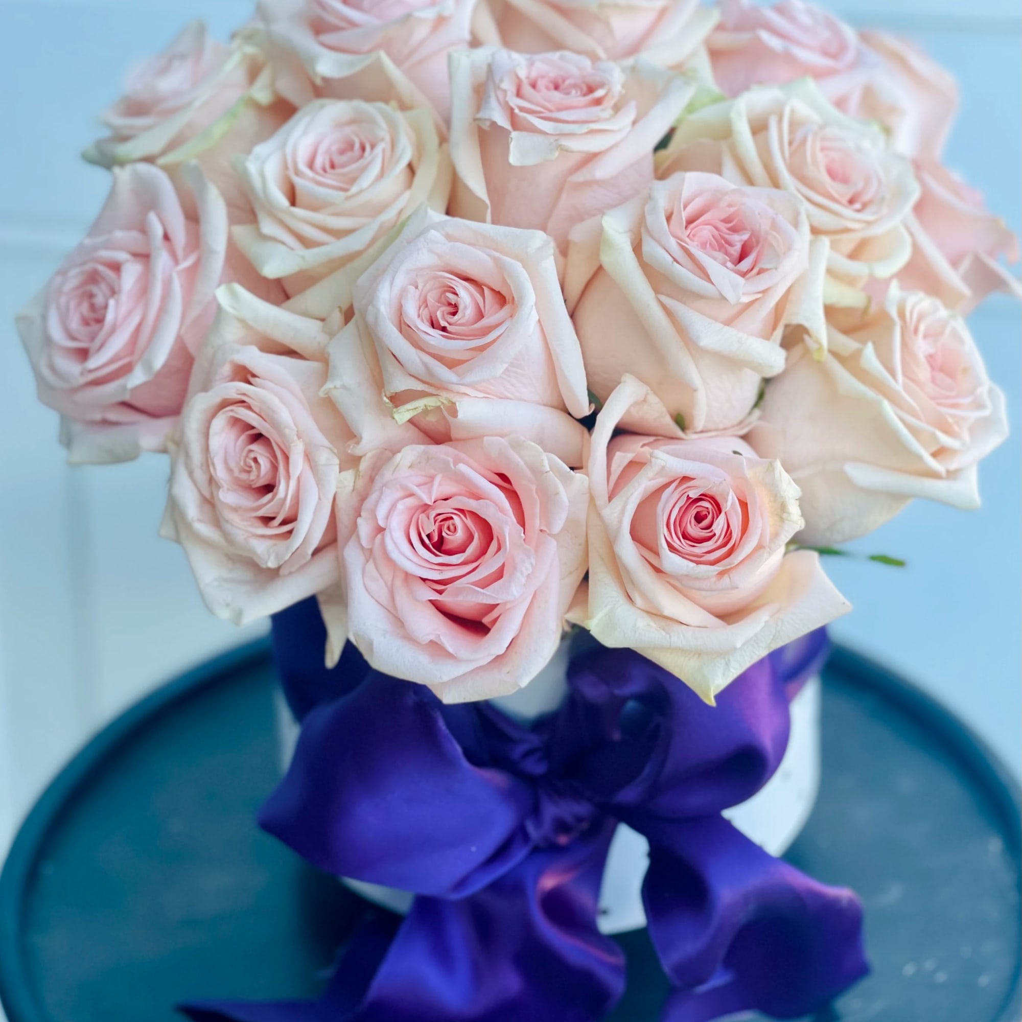 The arrangement is presented in a white hatbox with darling shimmer polka