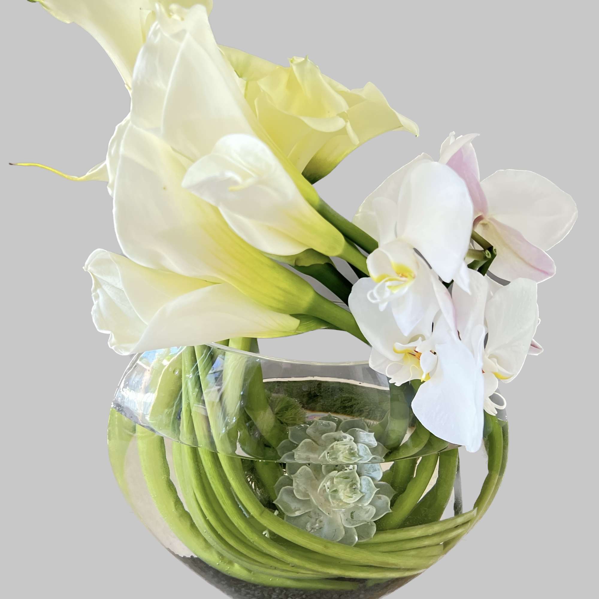 The vase is gorgers big moon vase.
This calla lilies are long lasting
