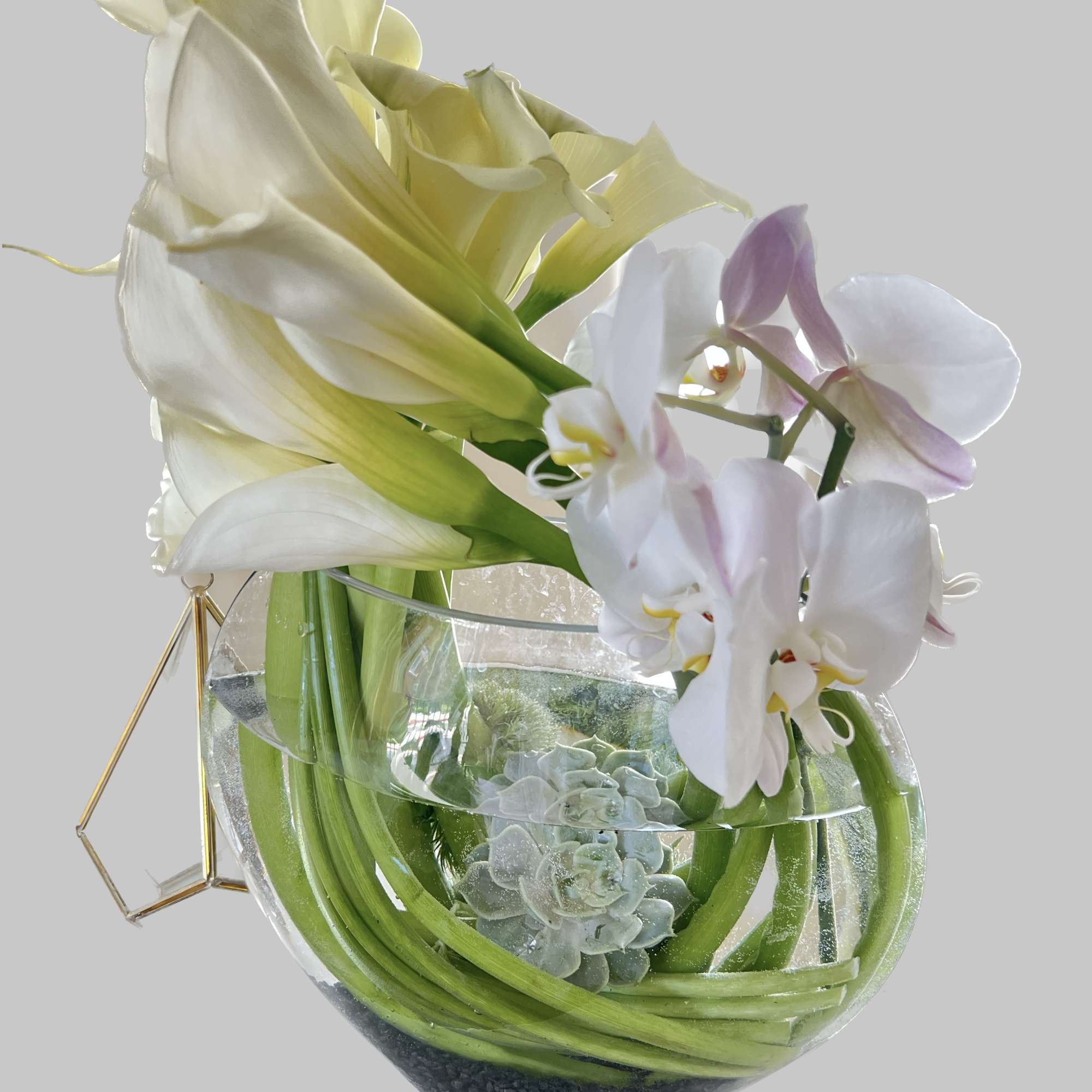 The vase is gorgers big moon vase.
This calla lilies are long lasting