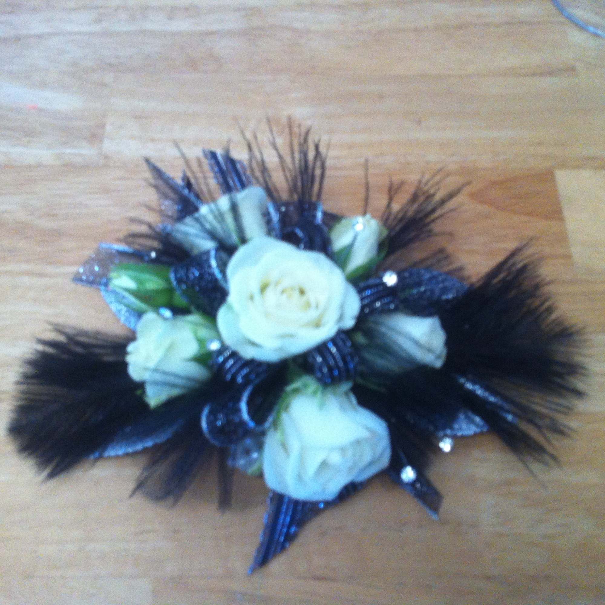 The roaring 20&#039;s come to life with this whimsical corsage and bout.