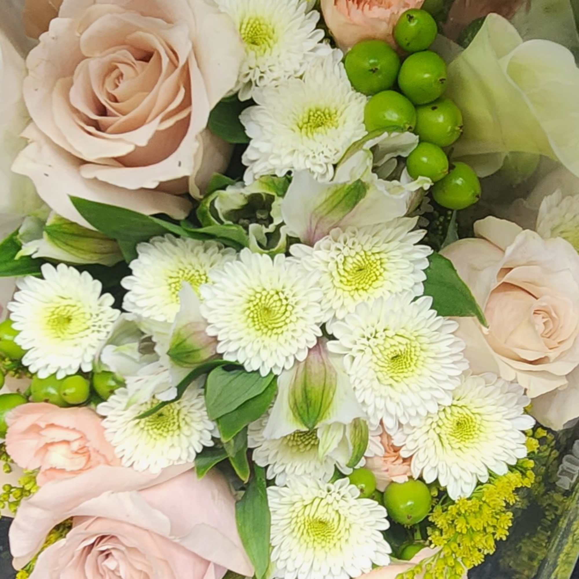 Pre-made, wrapped bouquet 