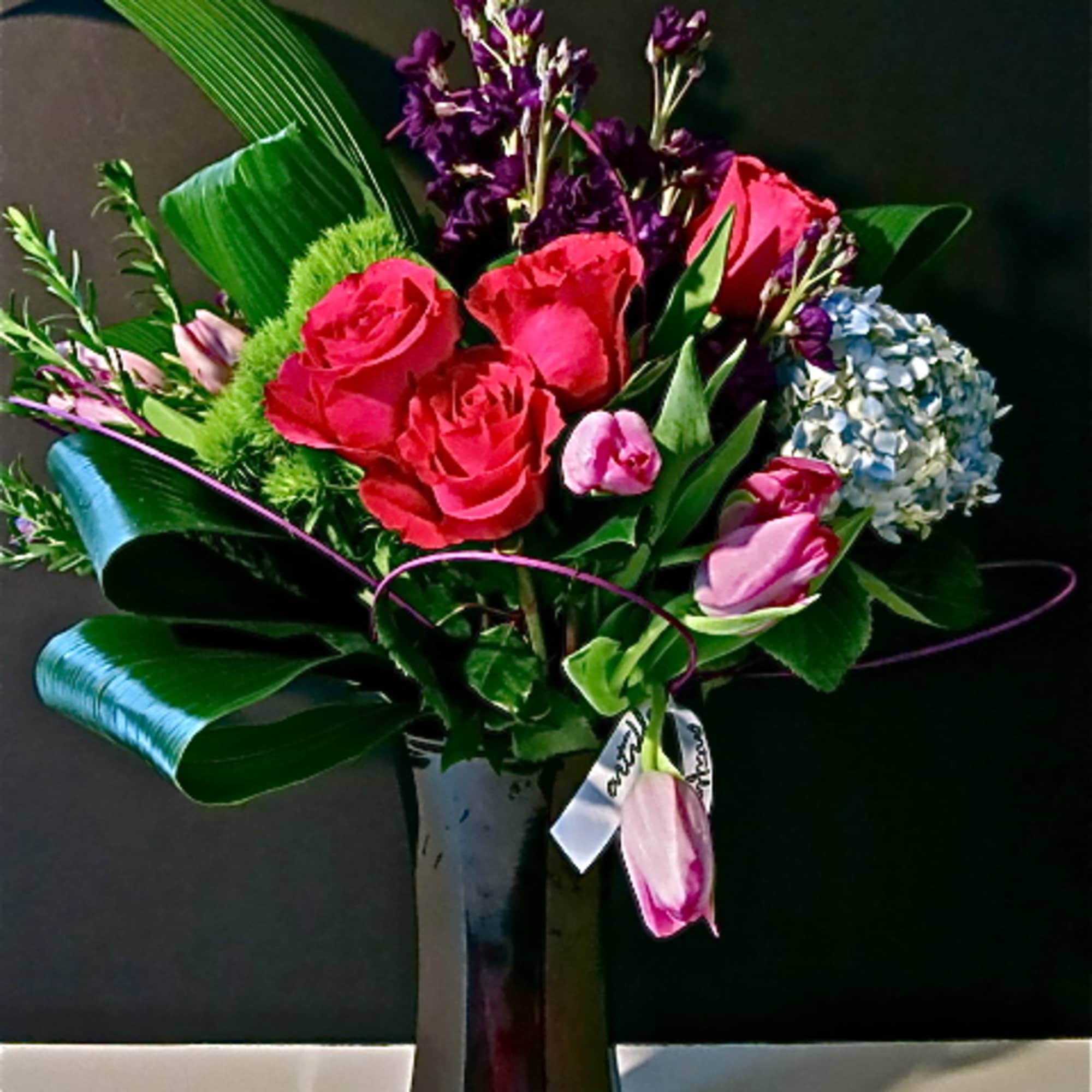 Studio Artiflora&#039;s Valentine&#039;s Day designs are dramatically memorable. 