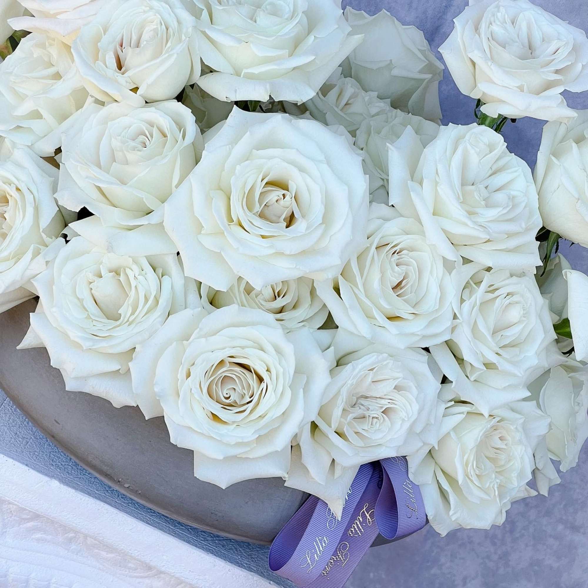 50 premium white roses 
