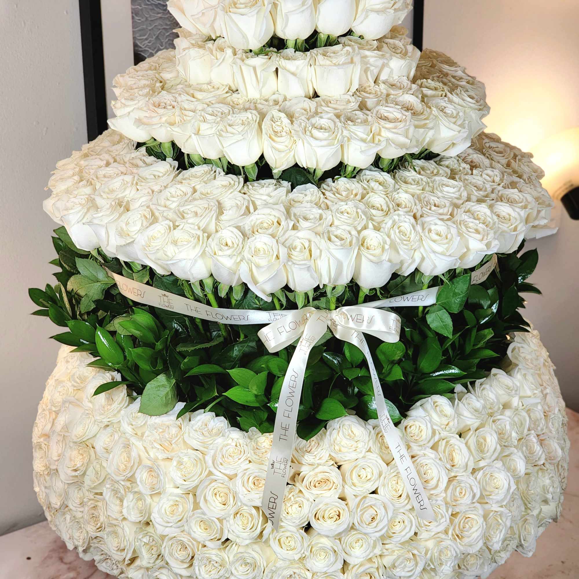A breathtaking display of 500 roses arranged in a towering masterpiece, reminiscent