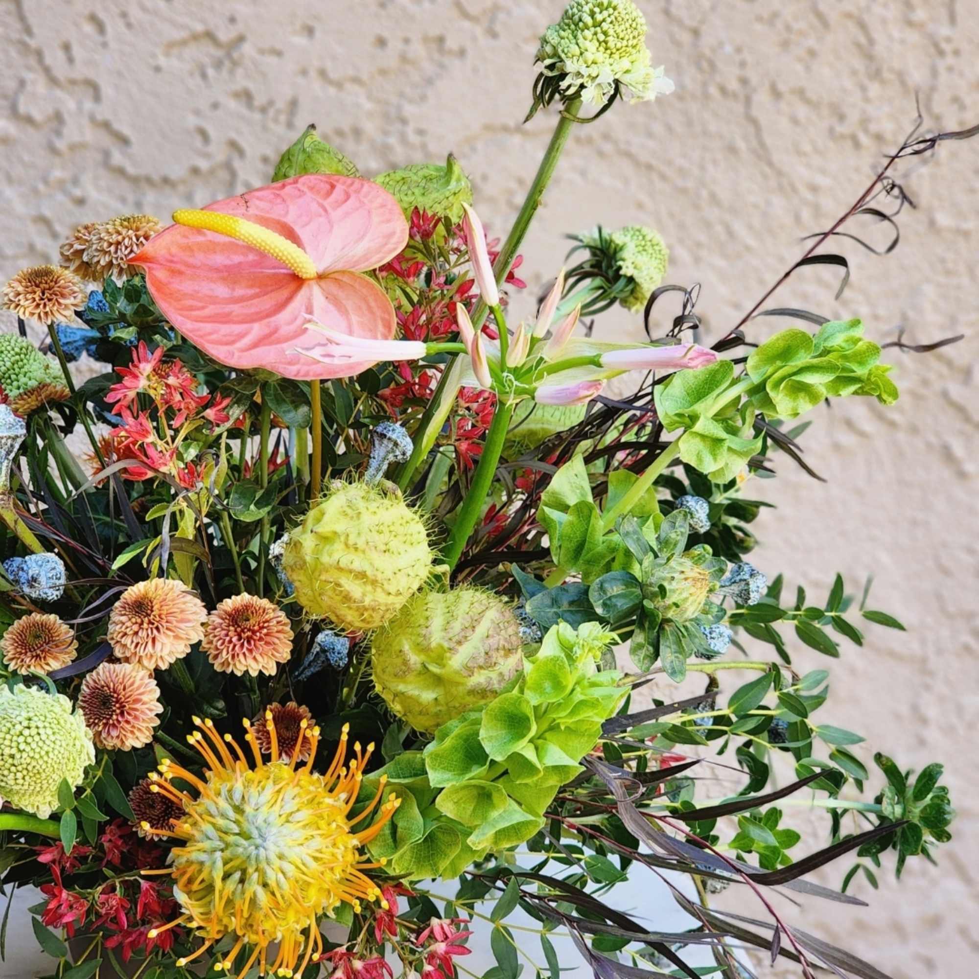 Exotic flowers  creates a delightful mixture of tones, which makes the