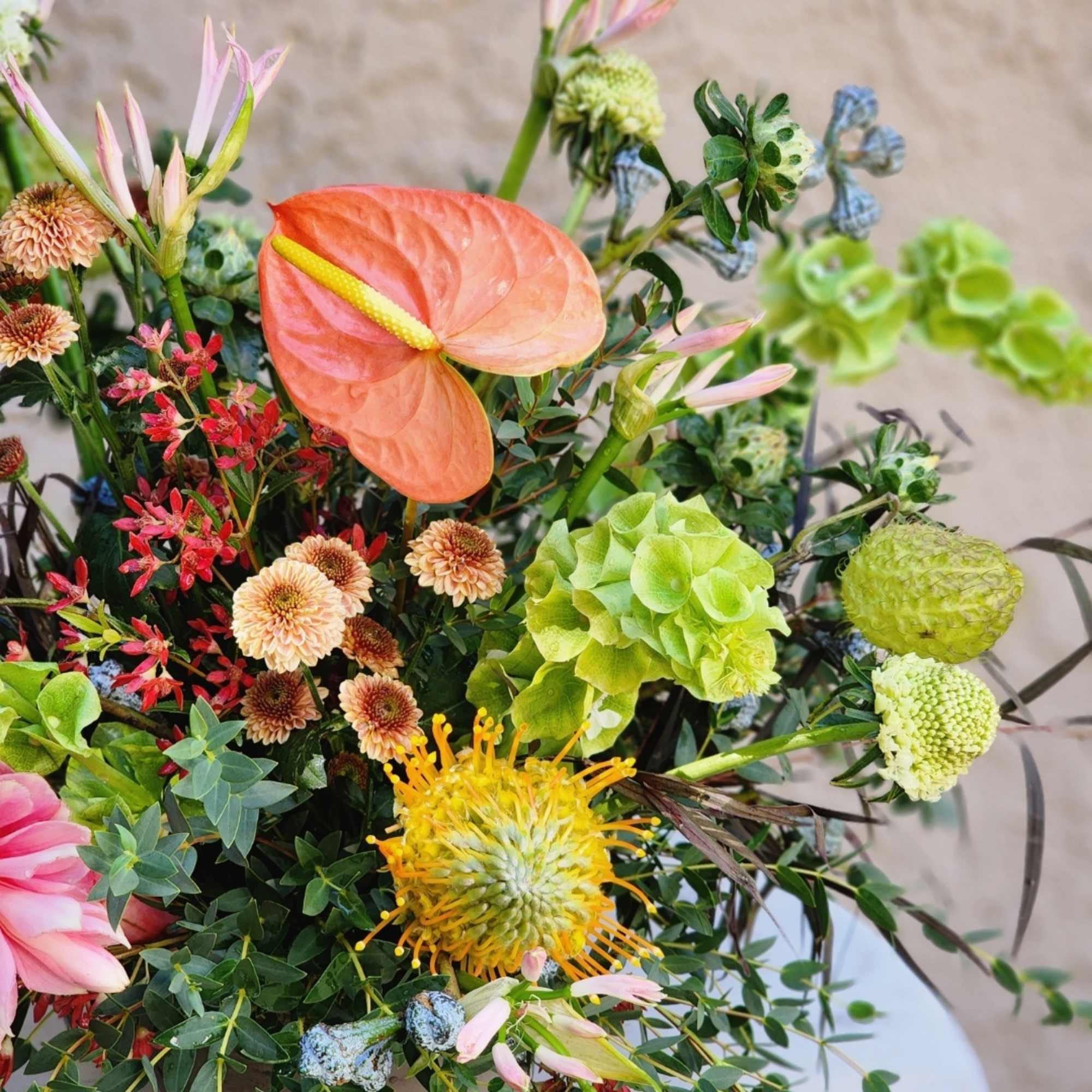 Exotic flowers  creates a delightful mixture of tones, which makes the