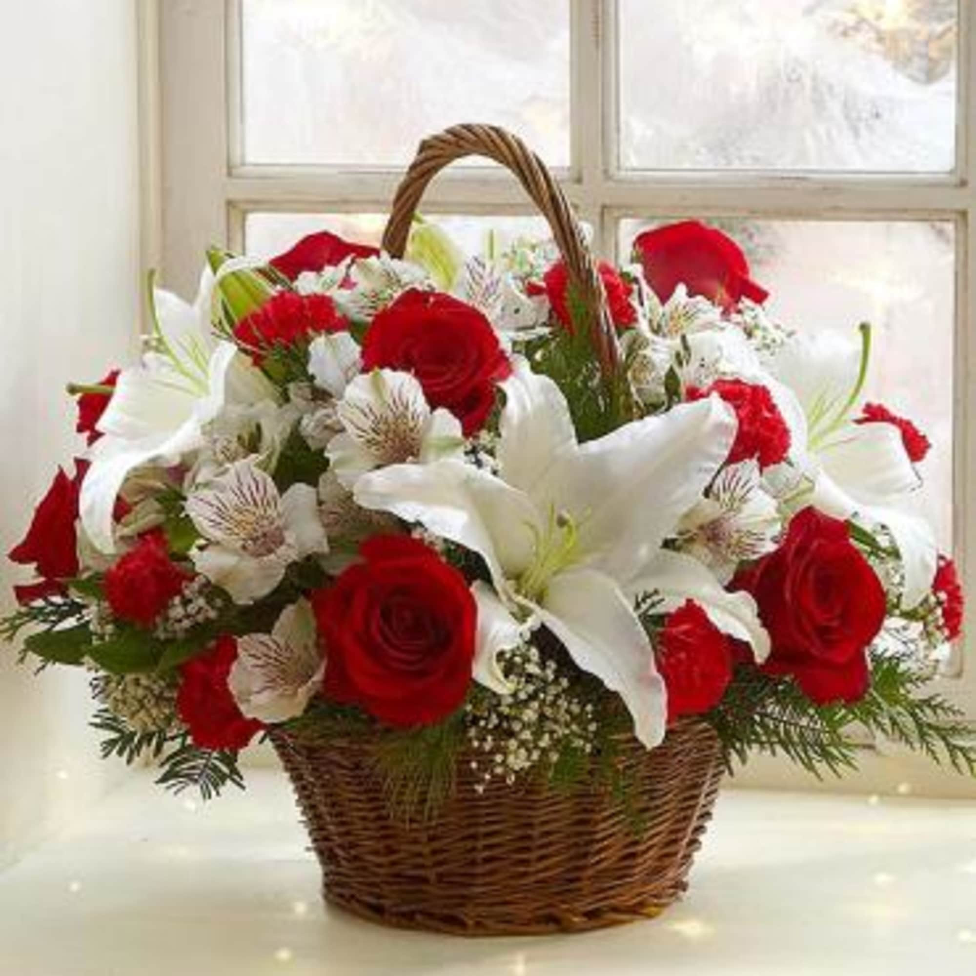 Inspired by the stylish holiday bouquets found in bustling European flower markets 
Inspired by the stylish holiday bouquets found in bustling European flower markets