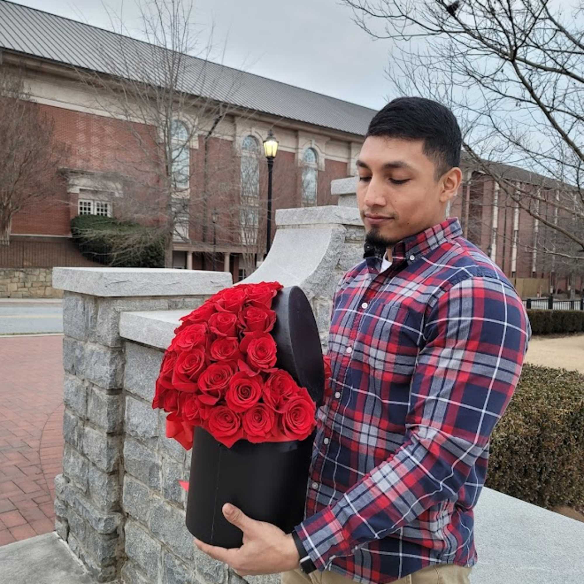 Express your feelings with the most elegant and chic flower arrangements in