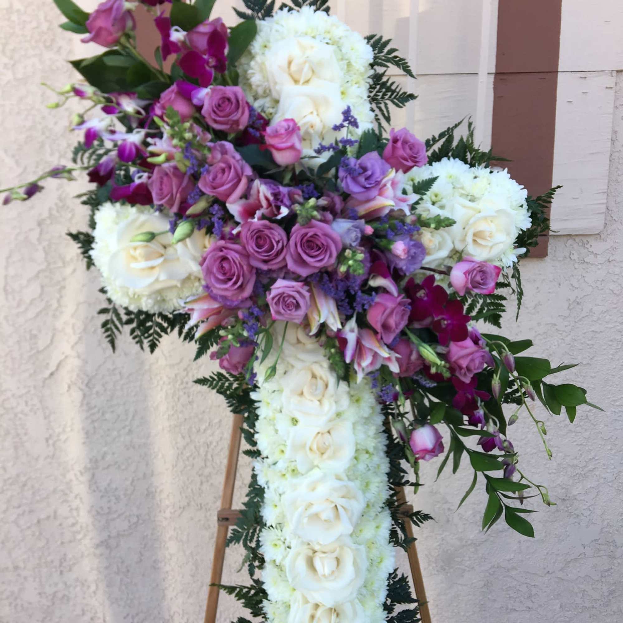 This peaceful master piece combine with purple ,lavander and white flowers it&rsquo;s
