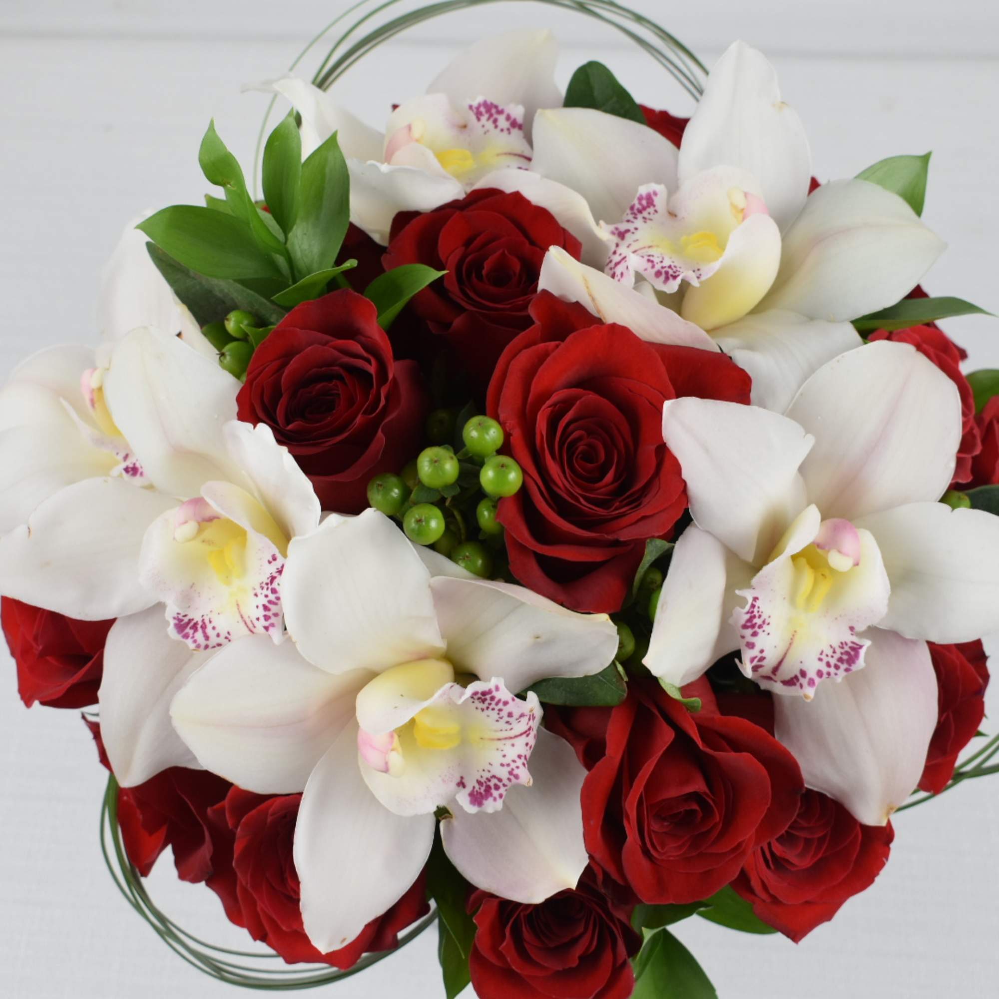Luxury arrangement is perfect to surprise your loved one 
It comes in