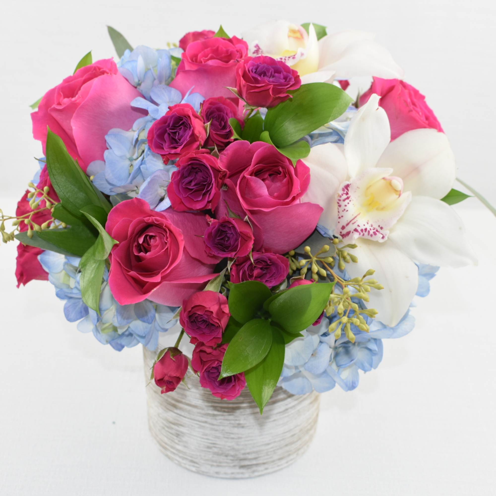 Nice cylinder vase with some beautiful blue hydrangeas and some fresh pink