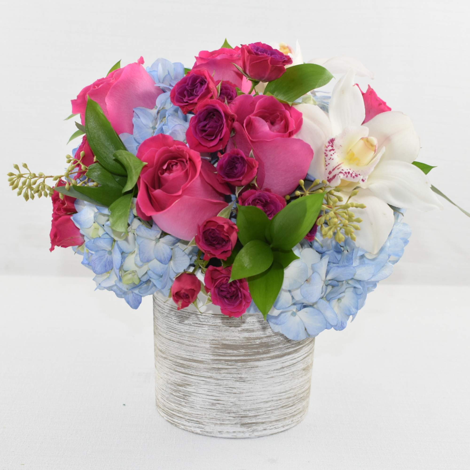 Nice cylinder vase with some beautiful blue hydrangeas and some fresh pink
