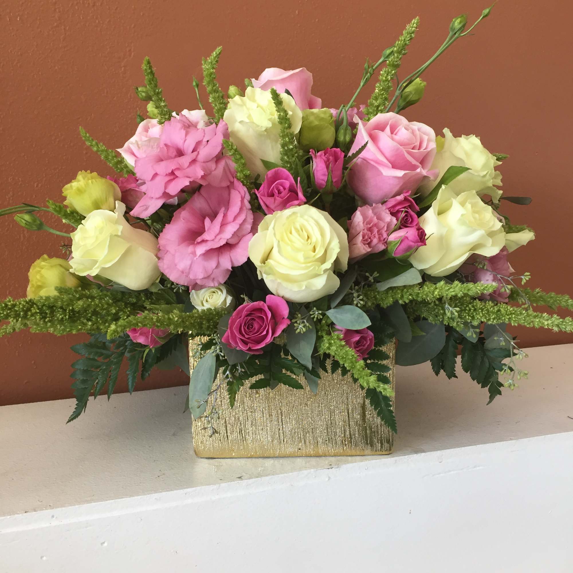 This mix of feminine blooms is like a breath of fresh air!