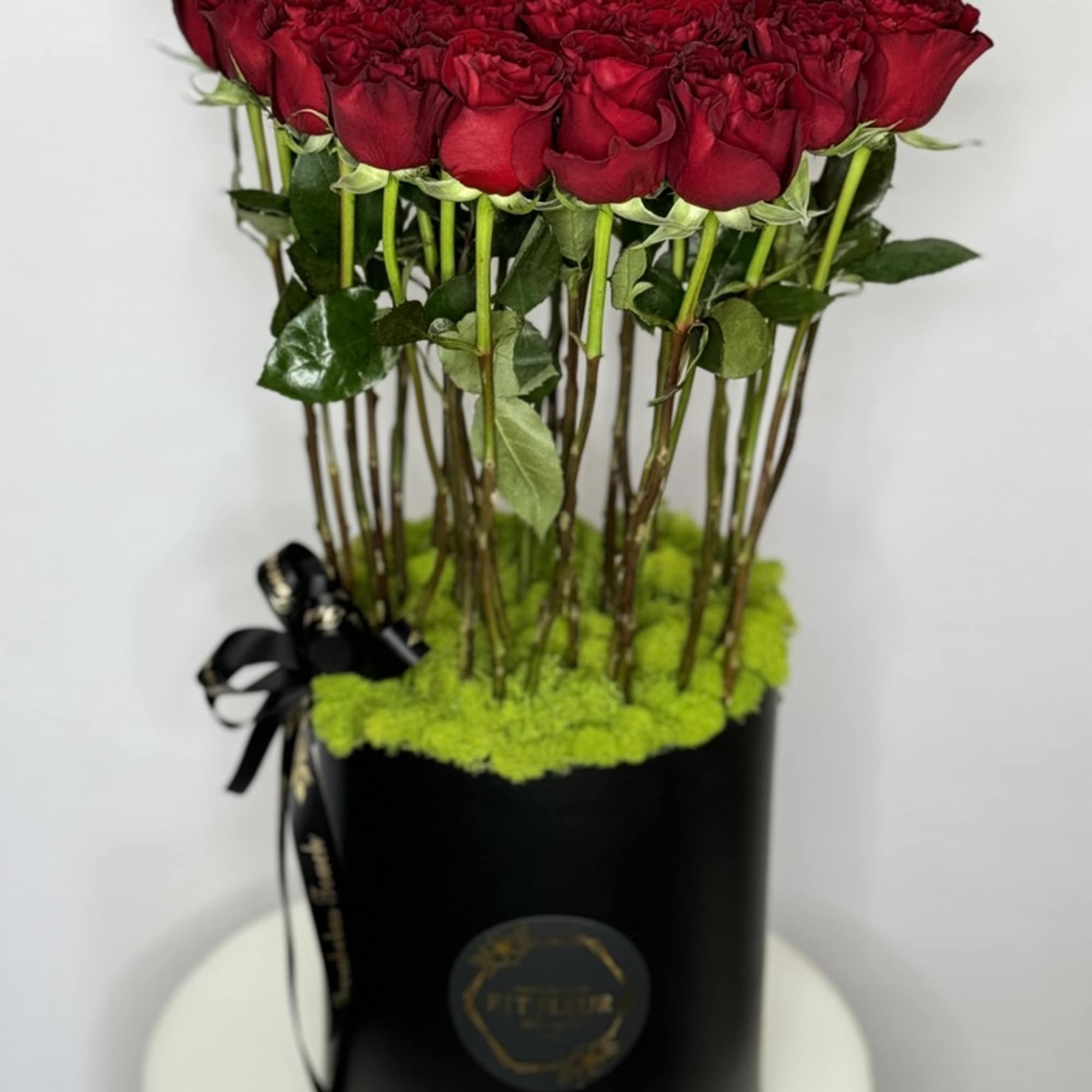 My oh, my! What red roses do to one&#039;s eyes. Show the