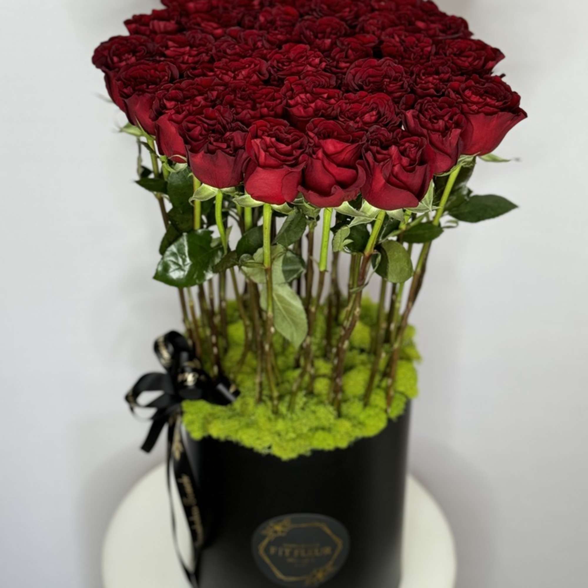 My oh, my! What red roses do to one&#039;s eyes. Show the