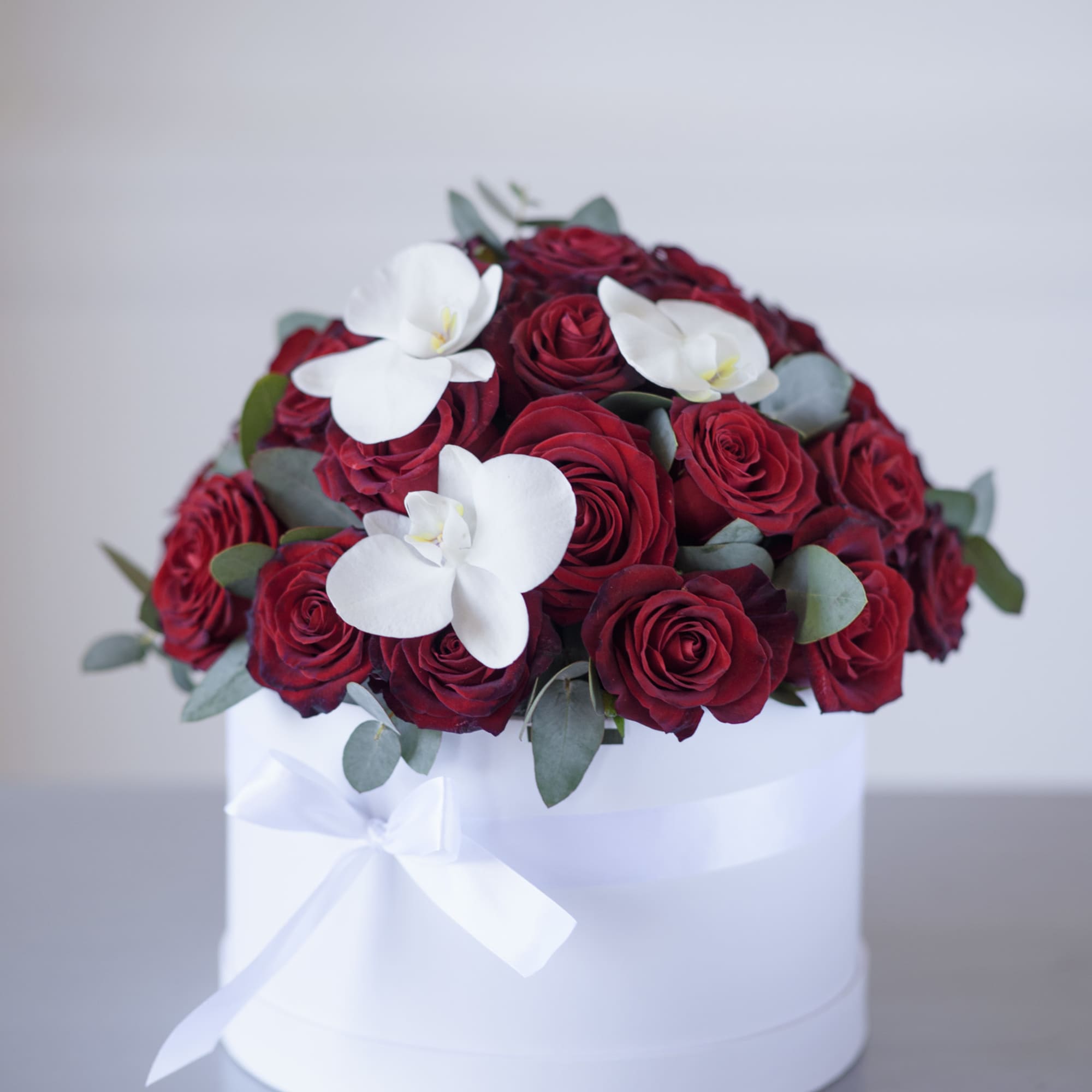 Premium, equadorian red roses (up to 30 - medium sized box, up