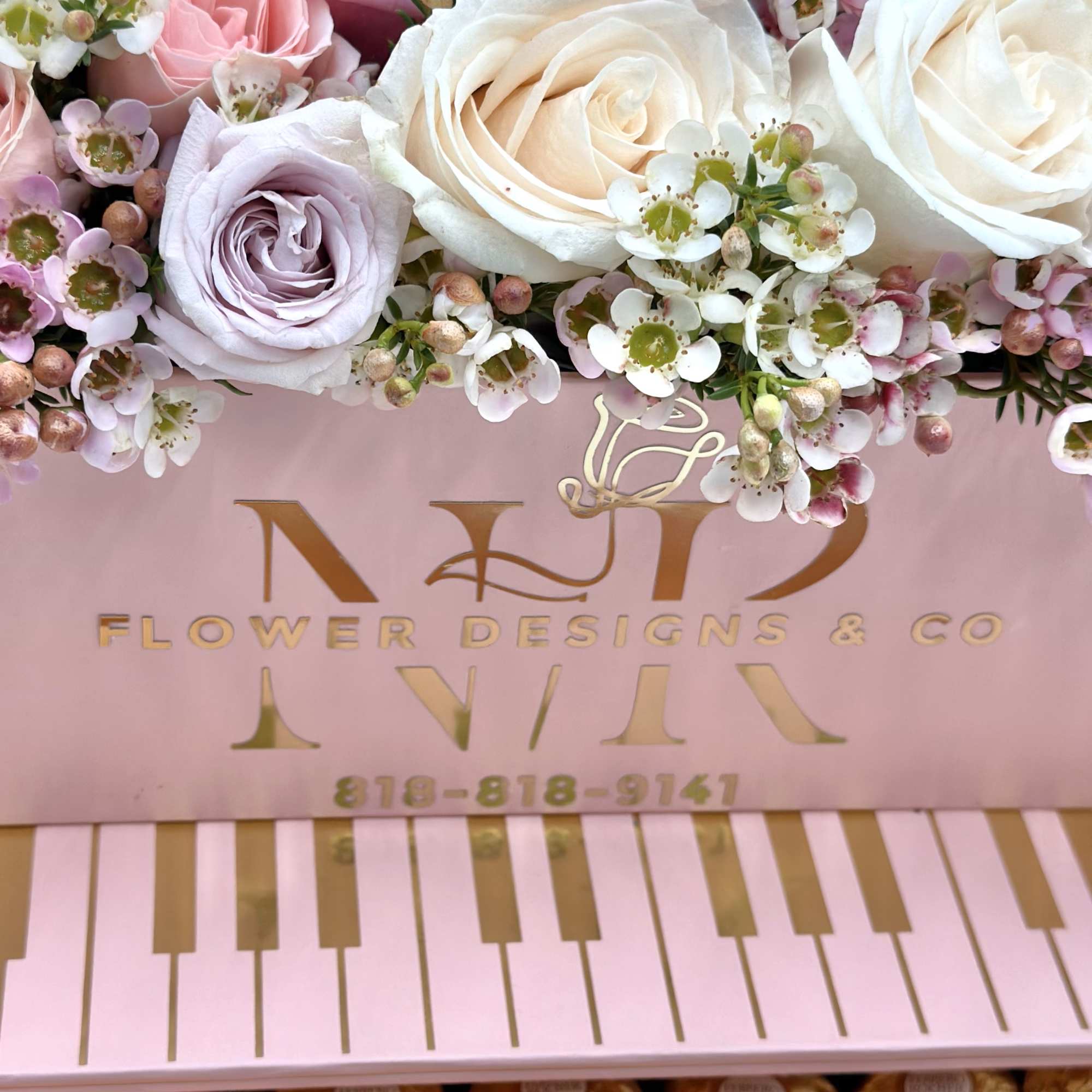 Sweets and Flowers in One Place! 