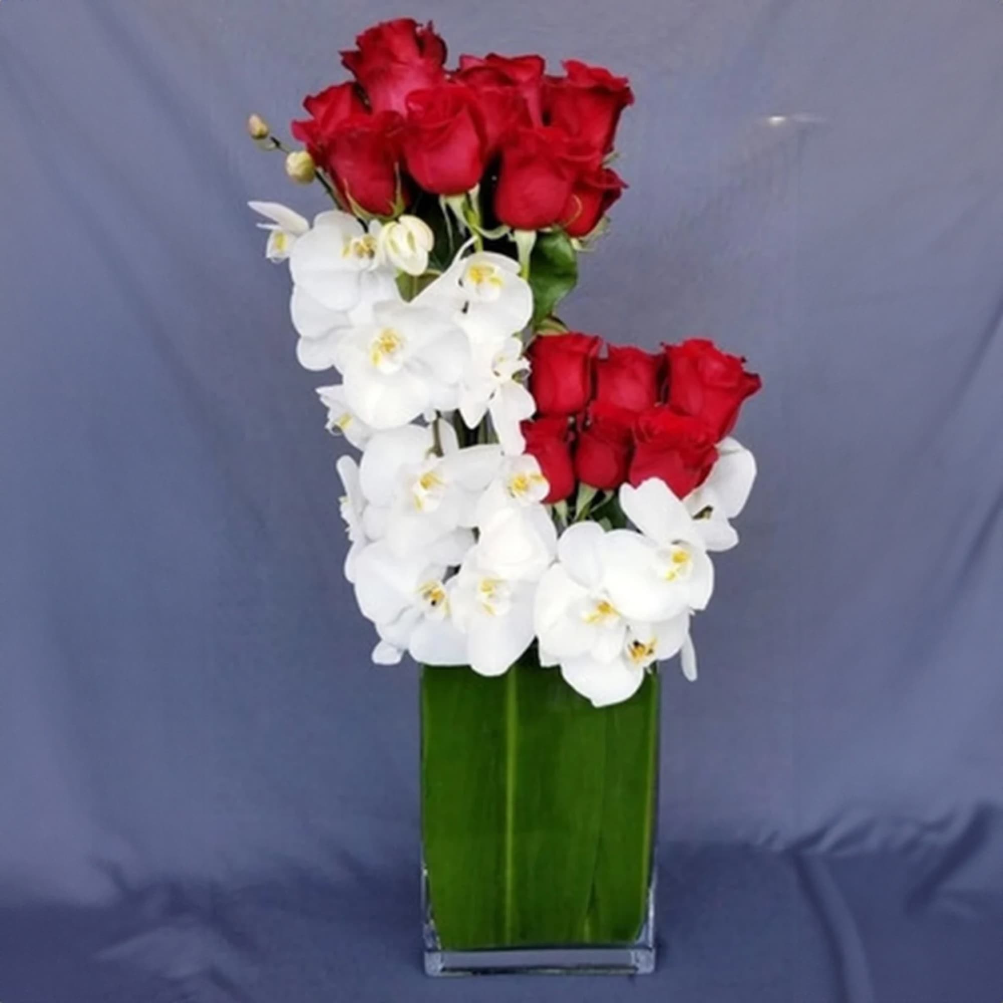 LA&#039;s Modern Love Story: Passion &amp; Purity Dance in Red Roses &amp;