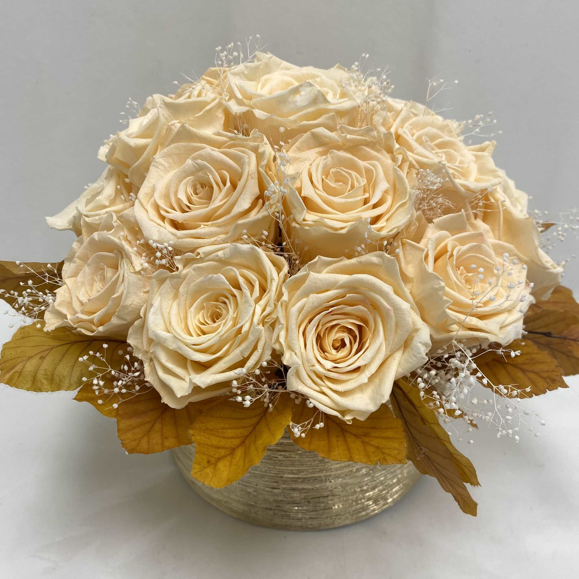 20 soft and romantic, forever lasting roses in an elegant brushed gold