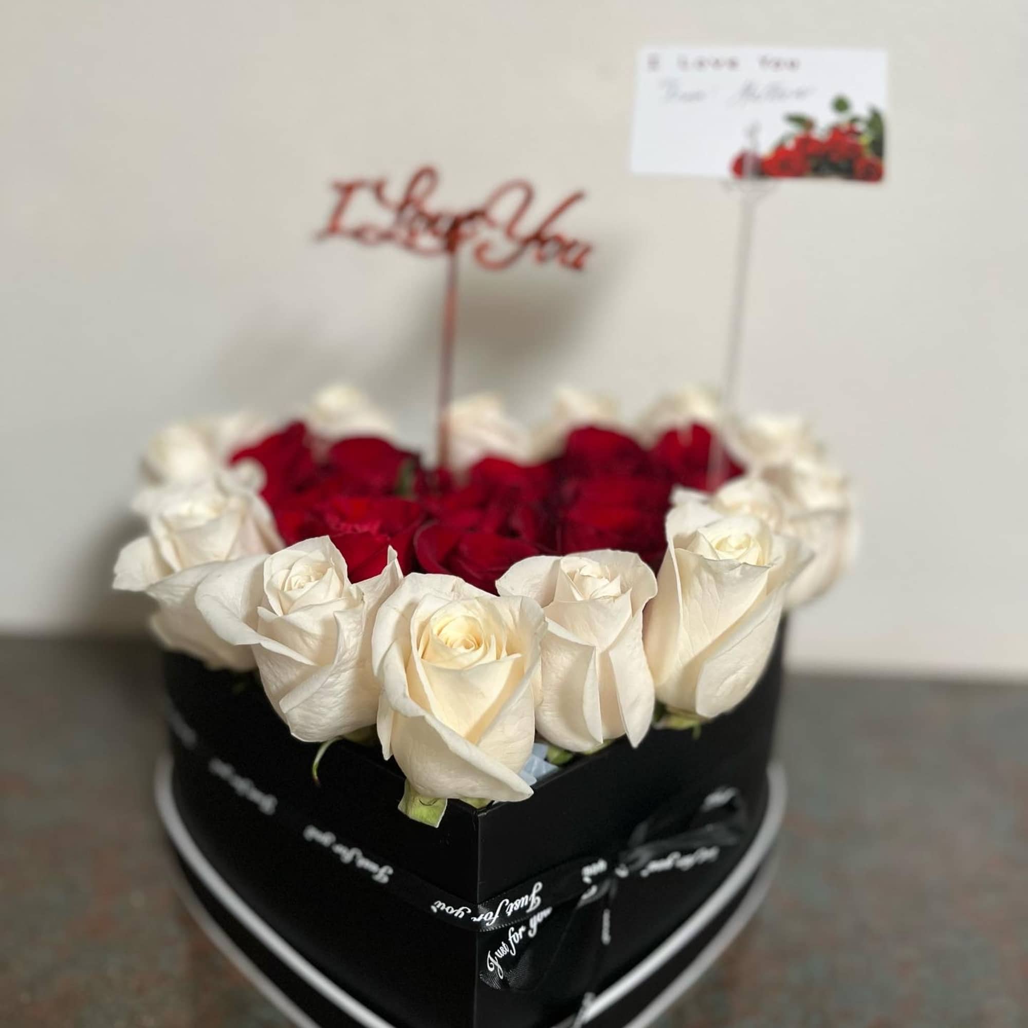 red and white roses, small , medium and large hearts.box