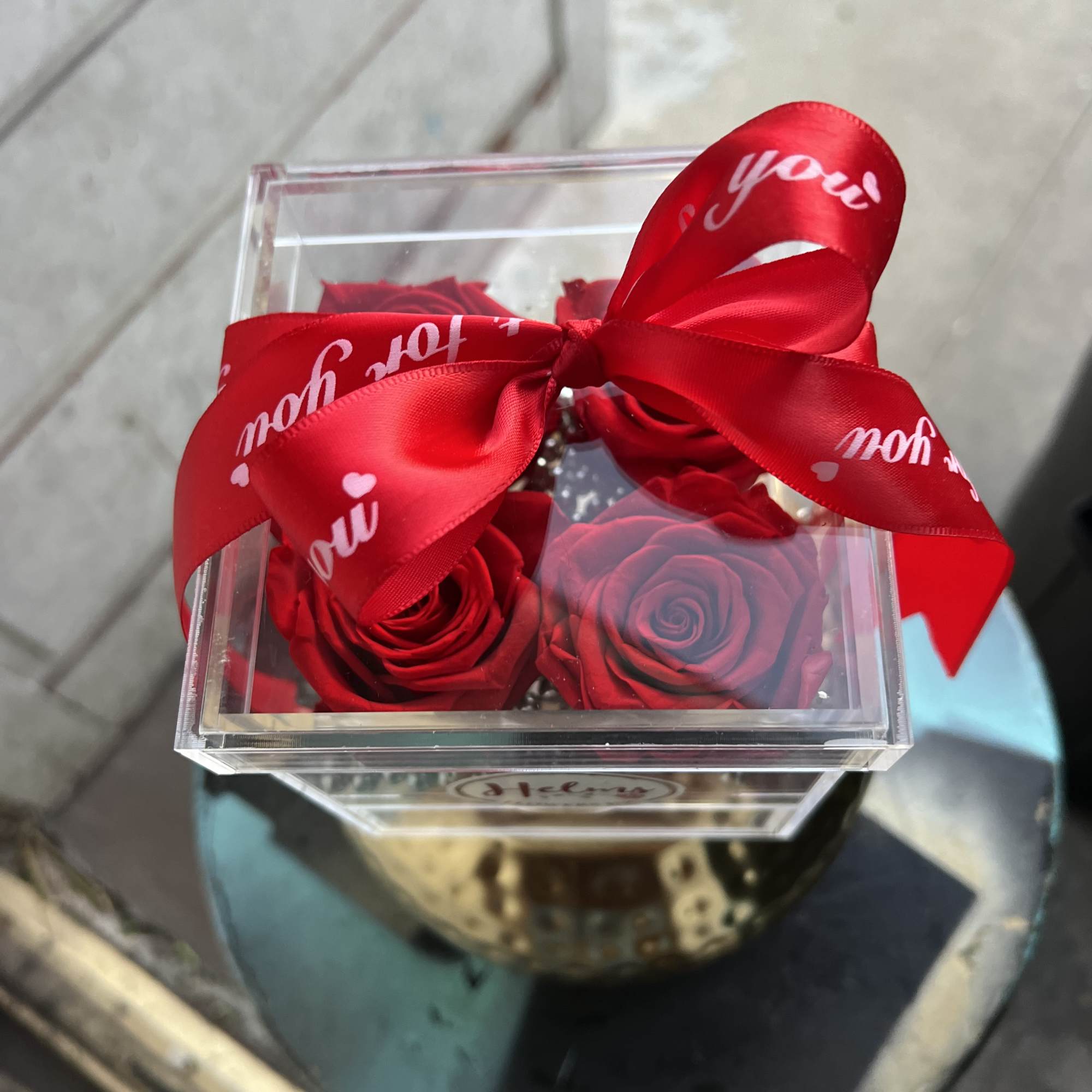 4 preserved Ecuadorian roses in our exclusive acrylic jewelry box, a gift 4 preserved Ecuadorian roses in our exclusive acrylic jewelry box, a gift
