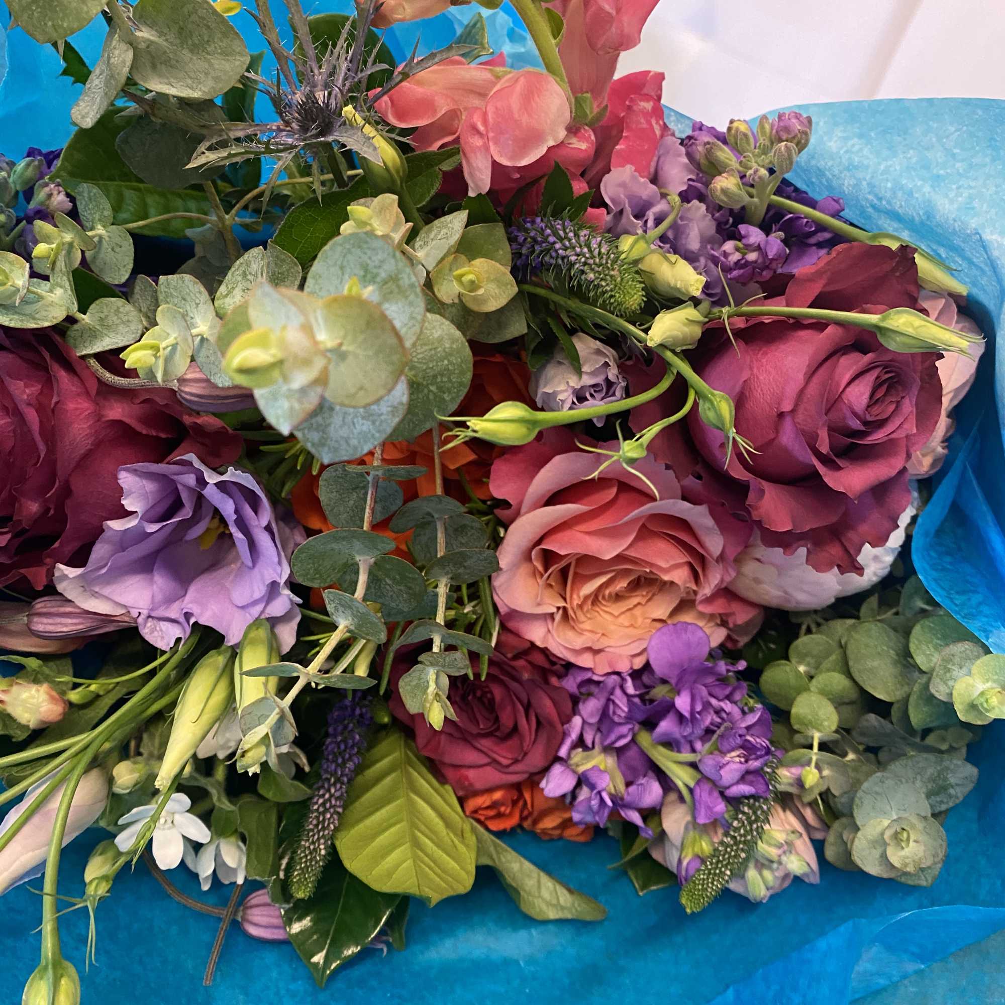 Season handle boqueut beautifully wrapped for the perfect gift.