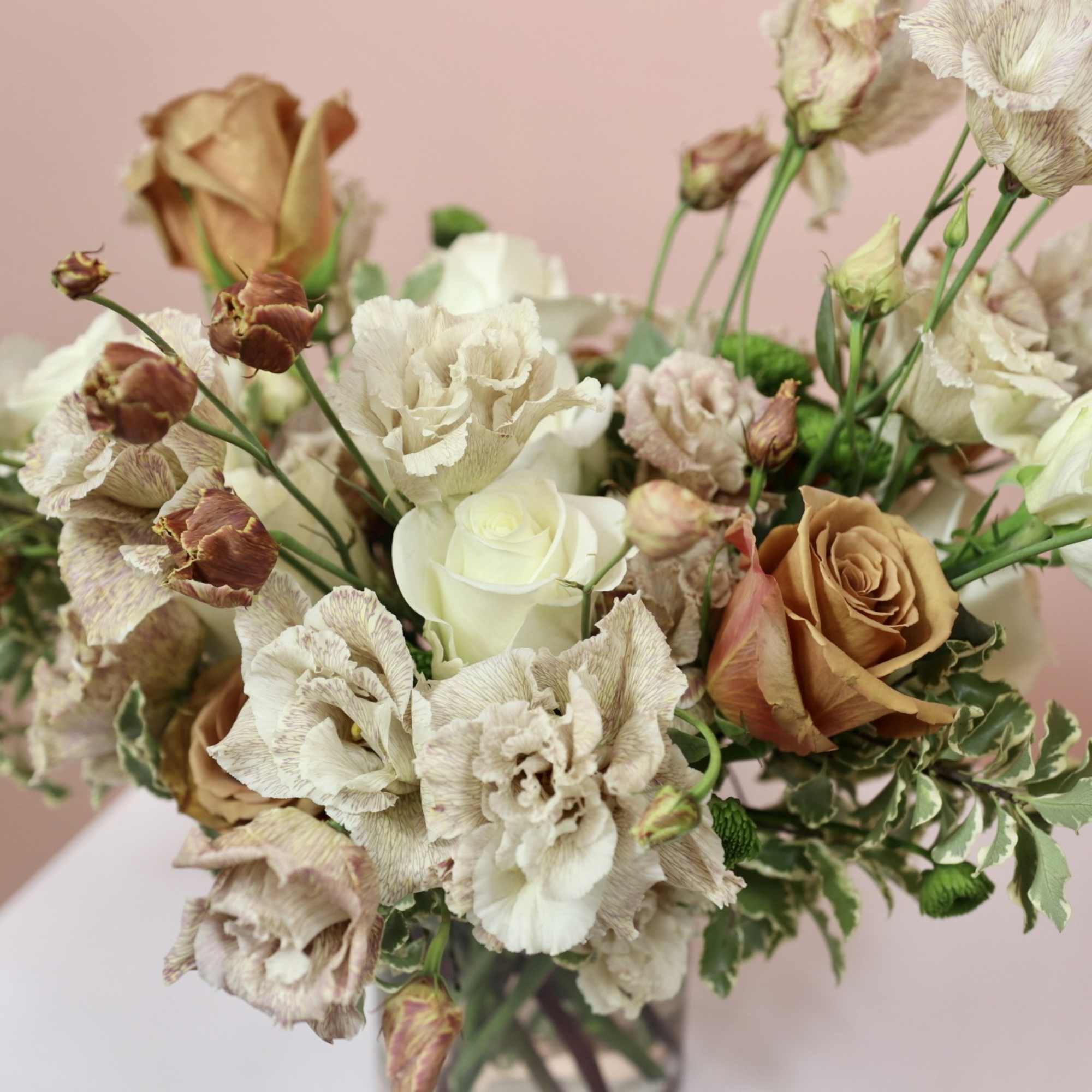 Introducing 'Honey' – a floral masterpiece that embodies elegance and luxury. This Introducing 'Honey' – a floral masterpiece that embodies elegance and luxury. This