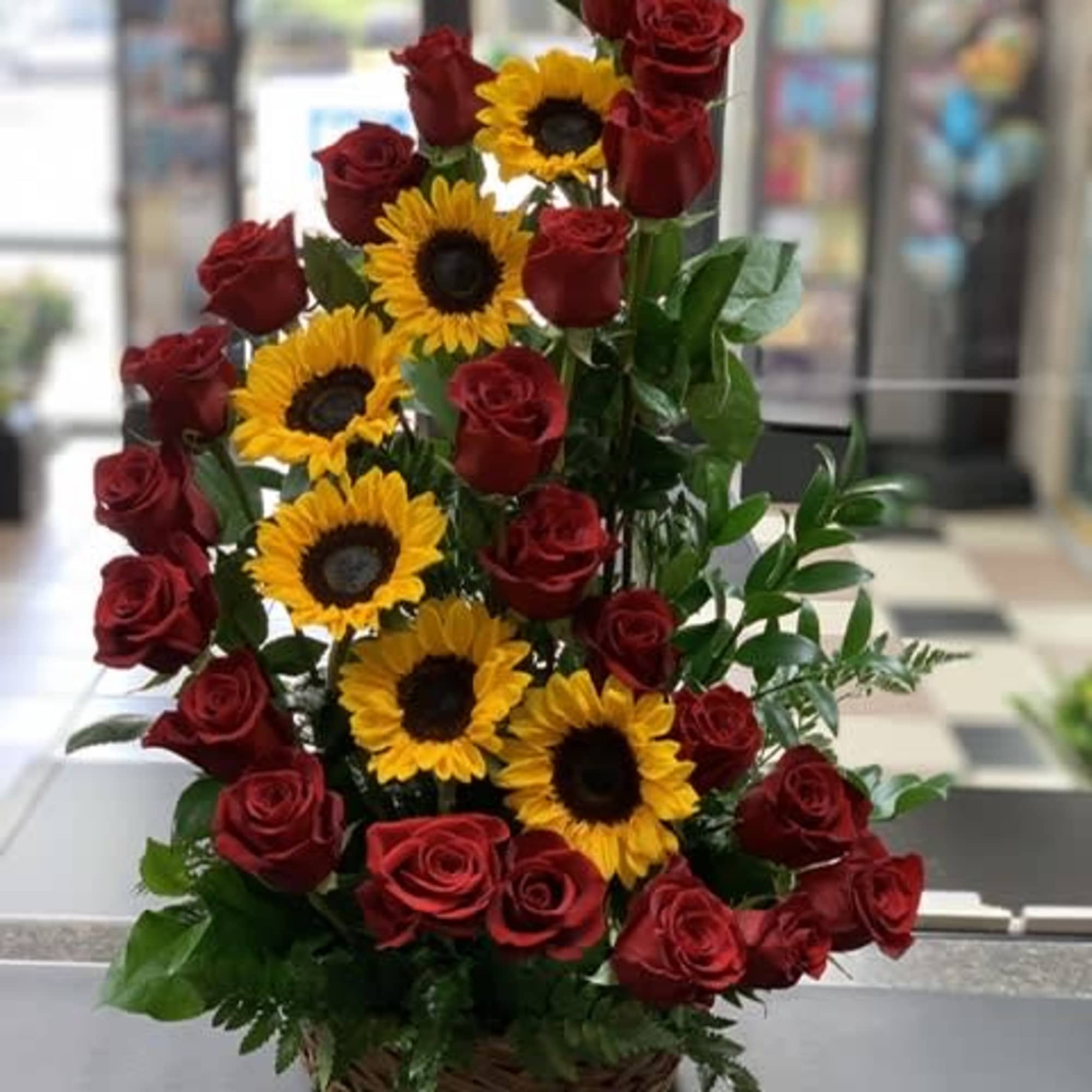 Half moon roses and sunflowers in Minneapolis, MN | Rose Shop MN Half moon roses and sunflowers in Minneapolis, MN | Rose Shop MN