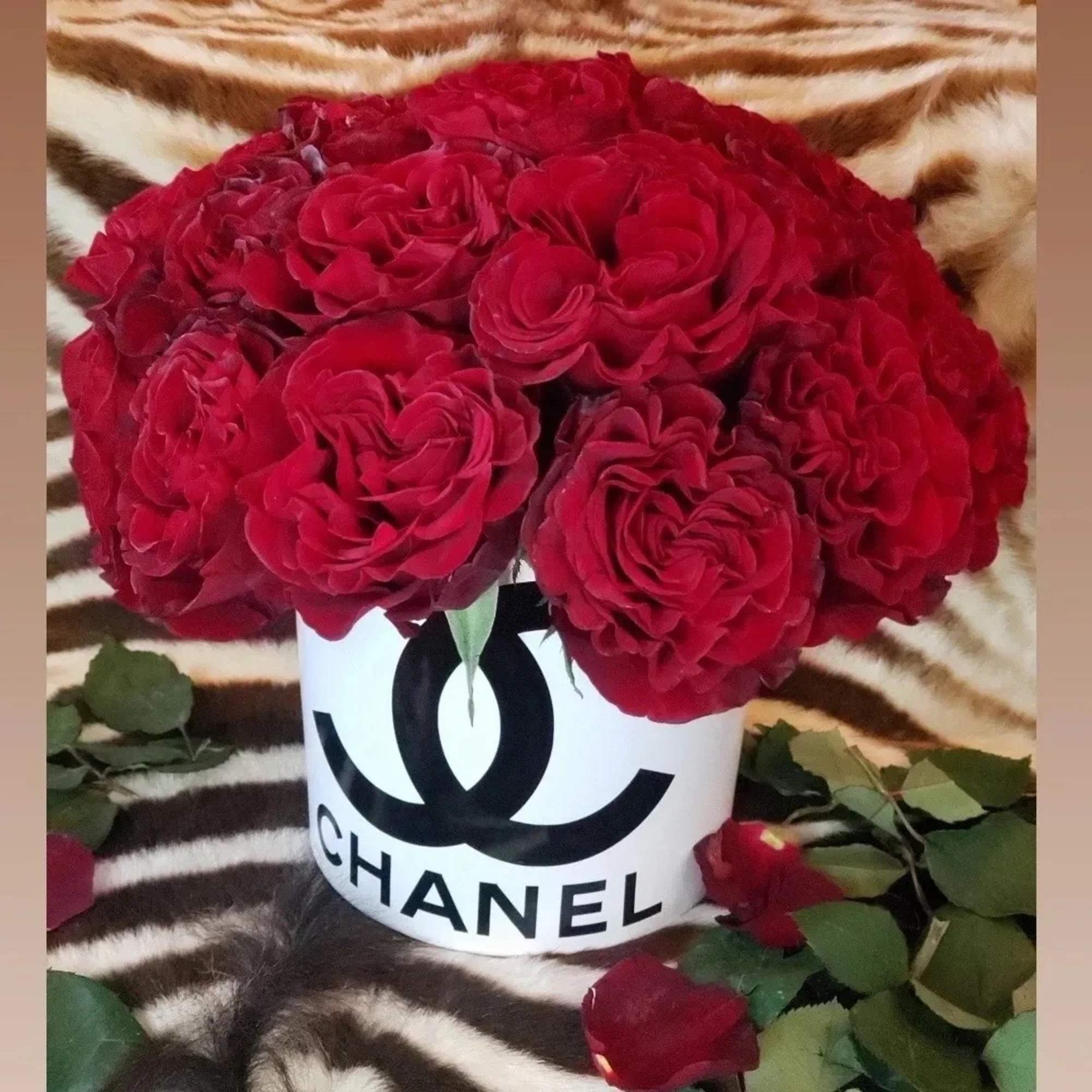 24 Large Bloom Premium Red Roses in a &quot;DESIGNER&quot; Inspired White Ceramic