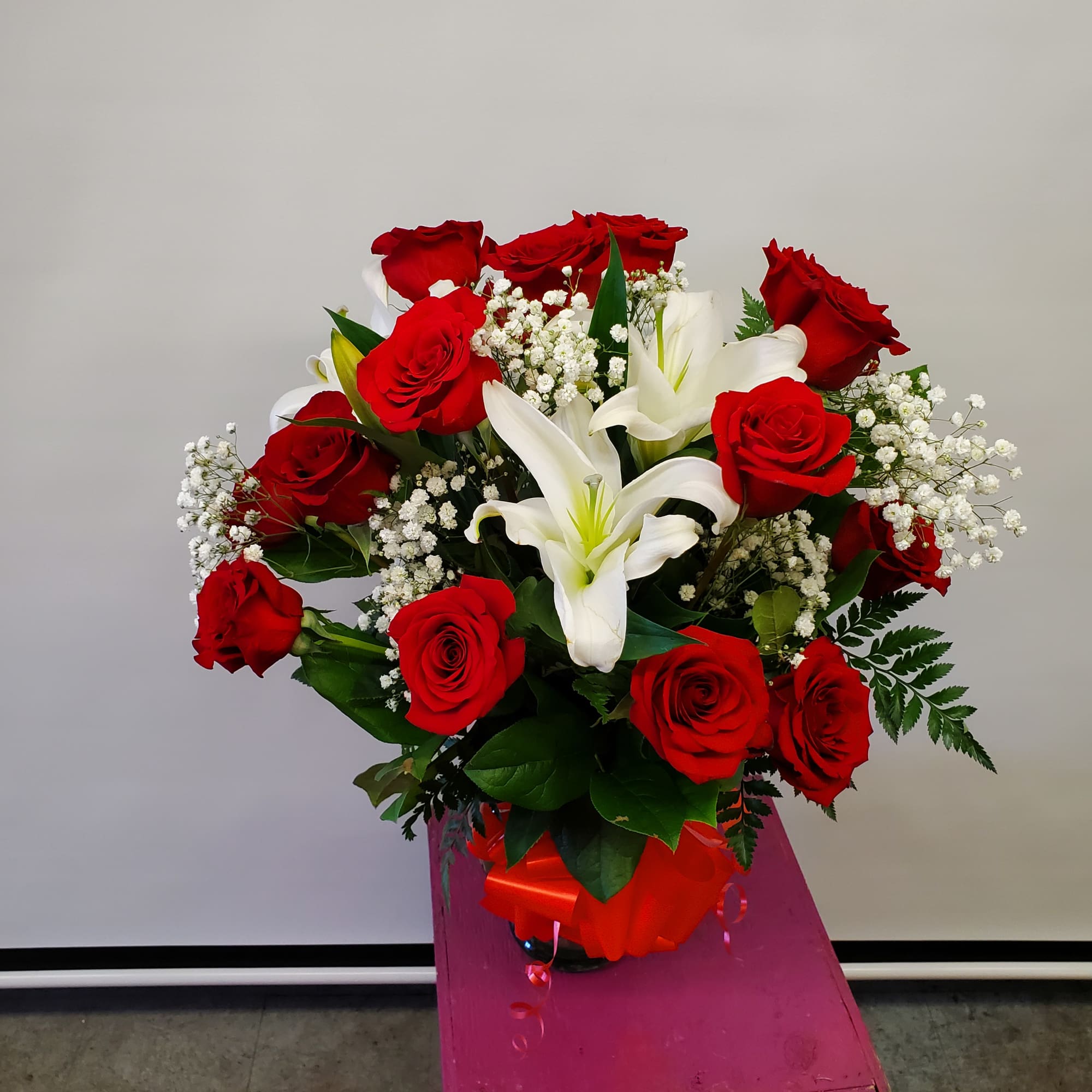 Beautiful Ecuadorian Red roses with a nice oriental lilies designed in a