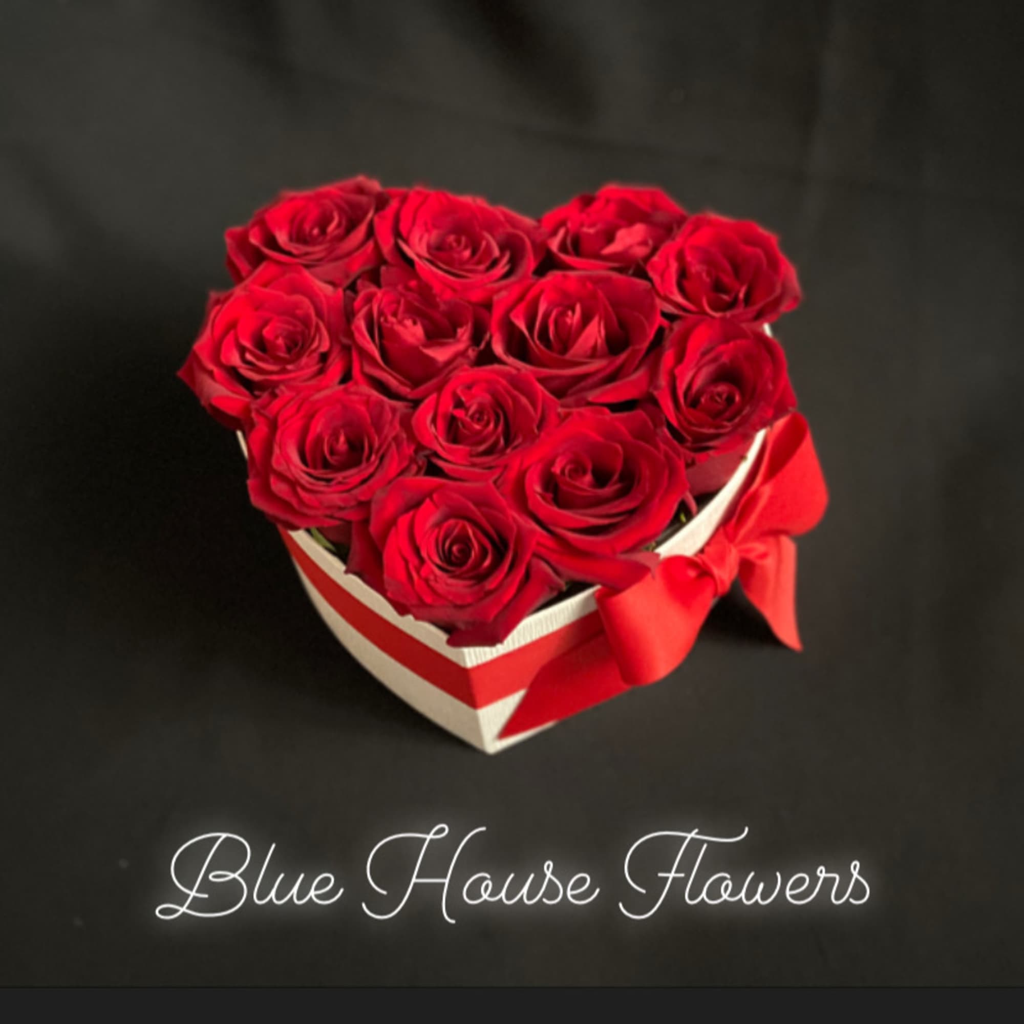 12 Red Roses, Small White Heart