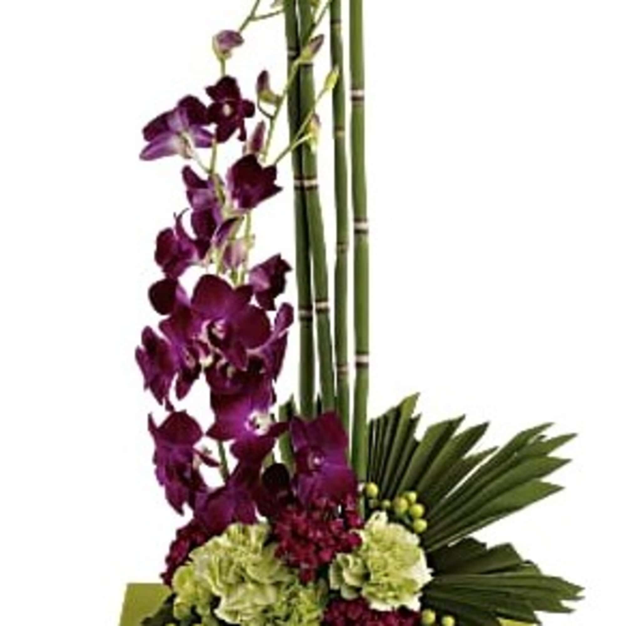 If you want a modern and sculptural floral arrangement, this striking bouquet