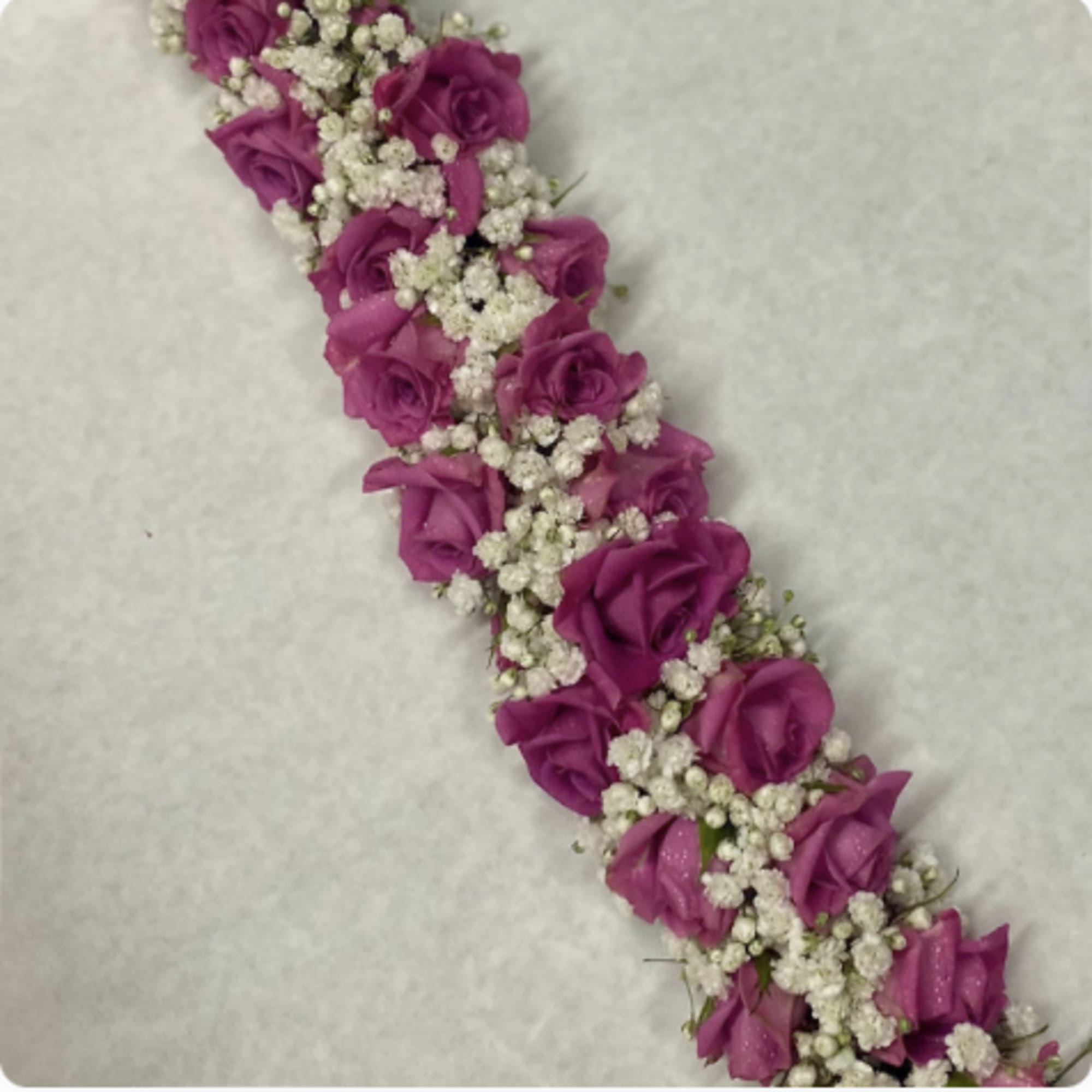 This sweet&nbsp;lei po&#039;o (head lei) is perfectly suited for both ladies and