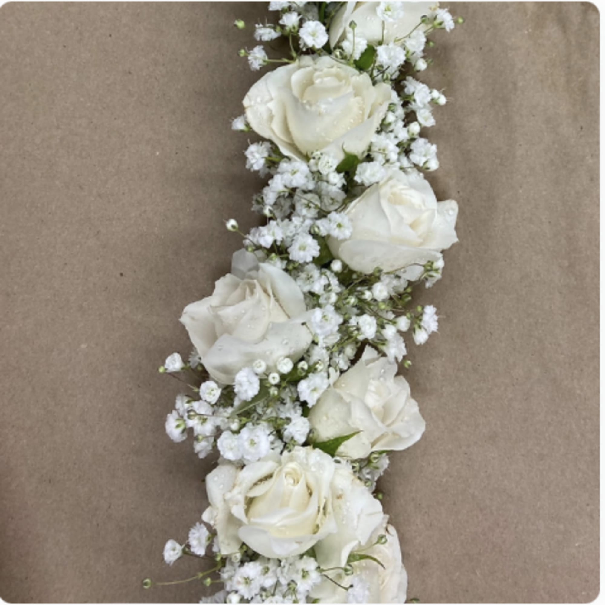 This sweet&nbsp;lei po&#039;o (head lei) is perfectly suited for both ladies and